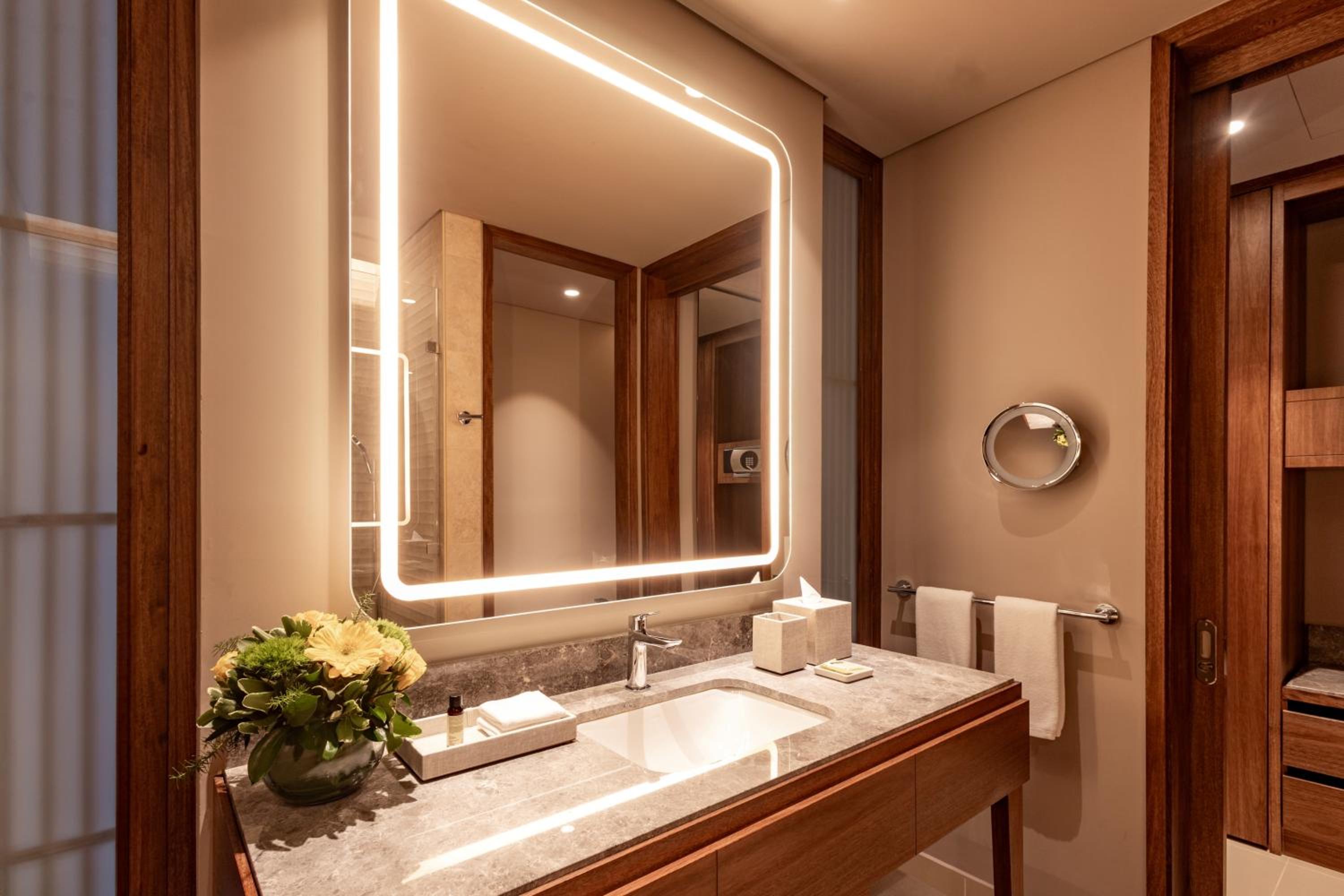 Double Room with Two Double Beds and Bay View - Club Access photo 2
