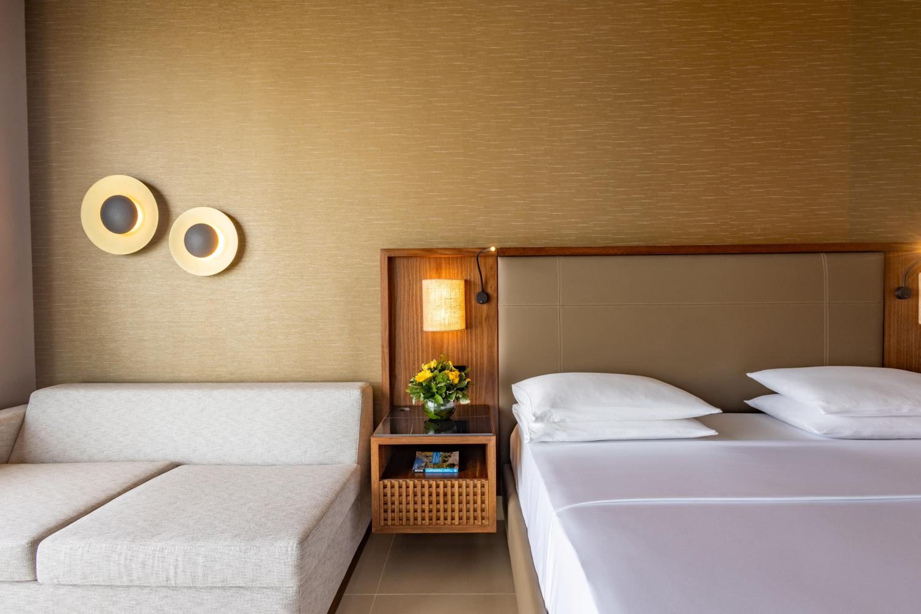 King Room with Bay View - Club Access photo 3