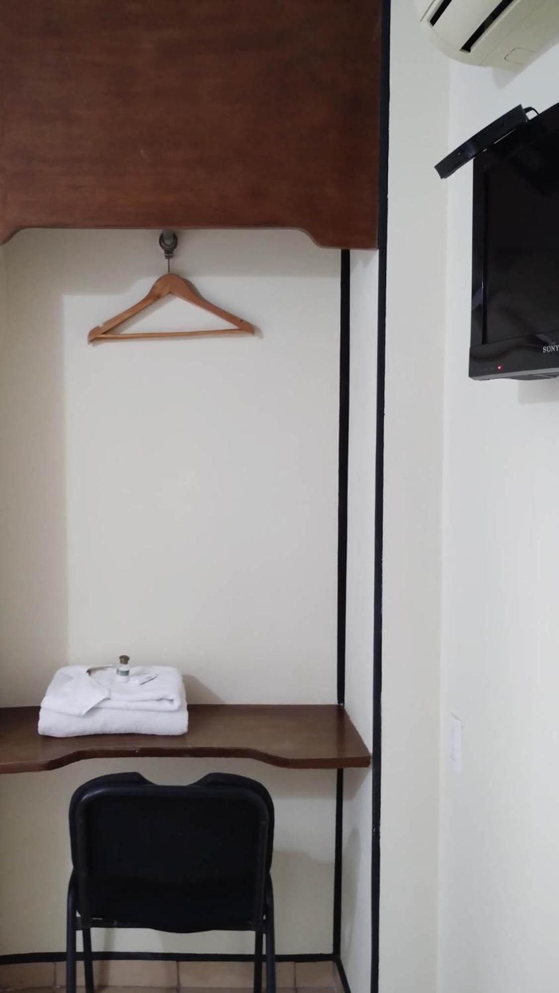 Single Room - Photo 3