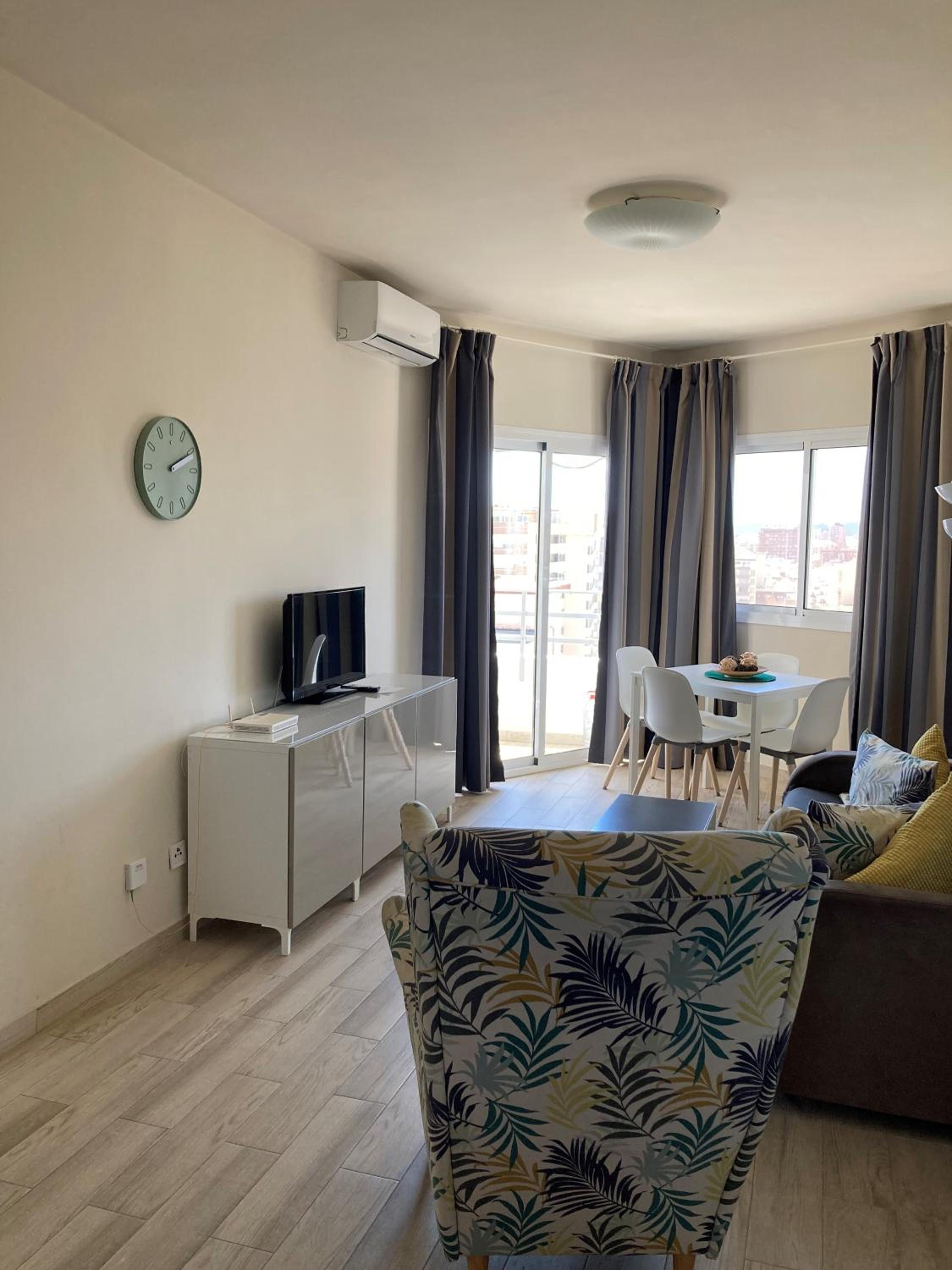 Apartamento de una habitación de lujo con vista superior al mar.