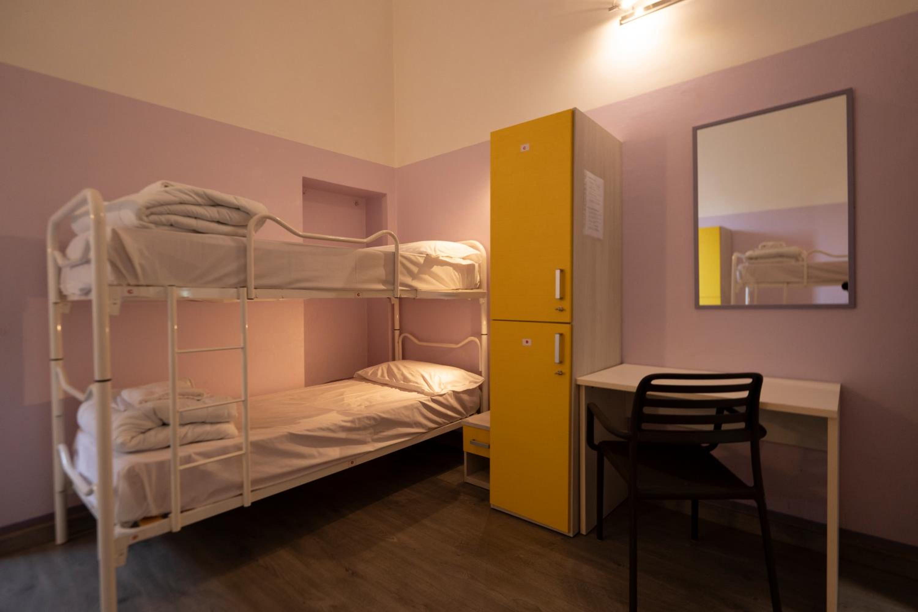 Bed in 6-Bed Female Dormitory Room photo 2