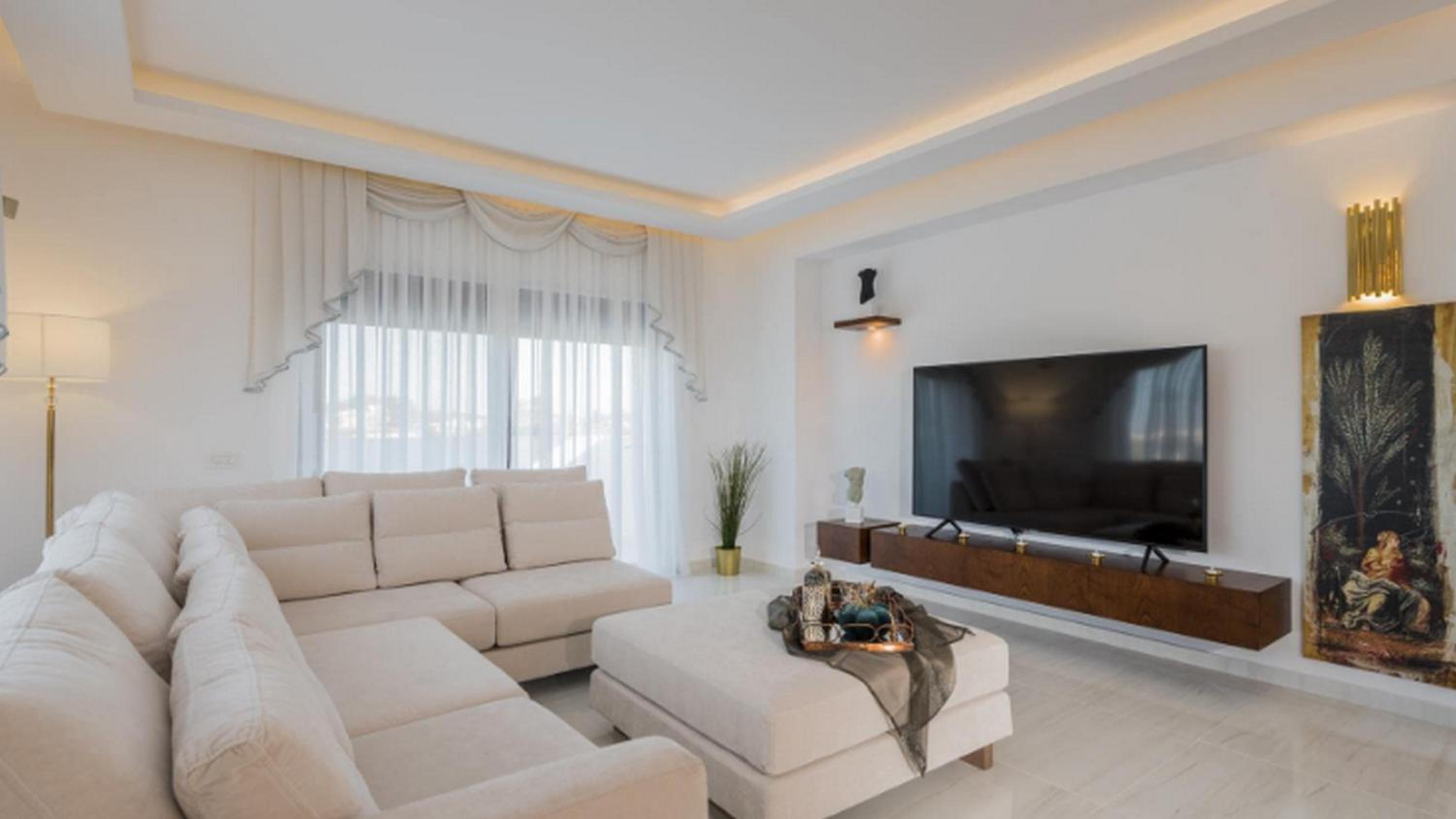Five-Bedroom Villa photo 1