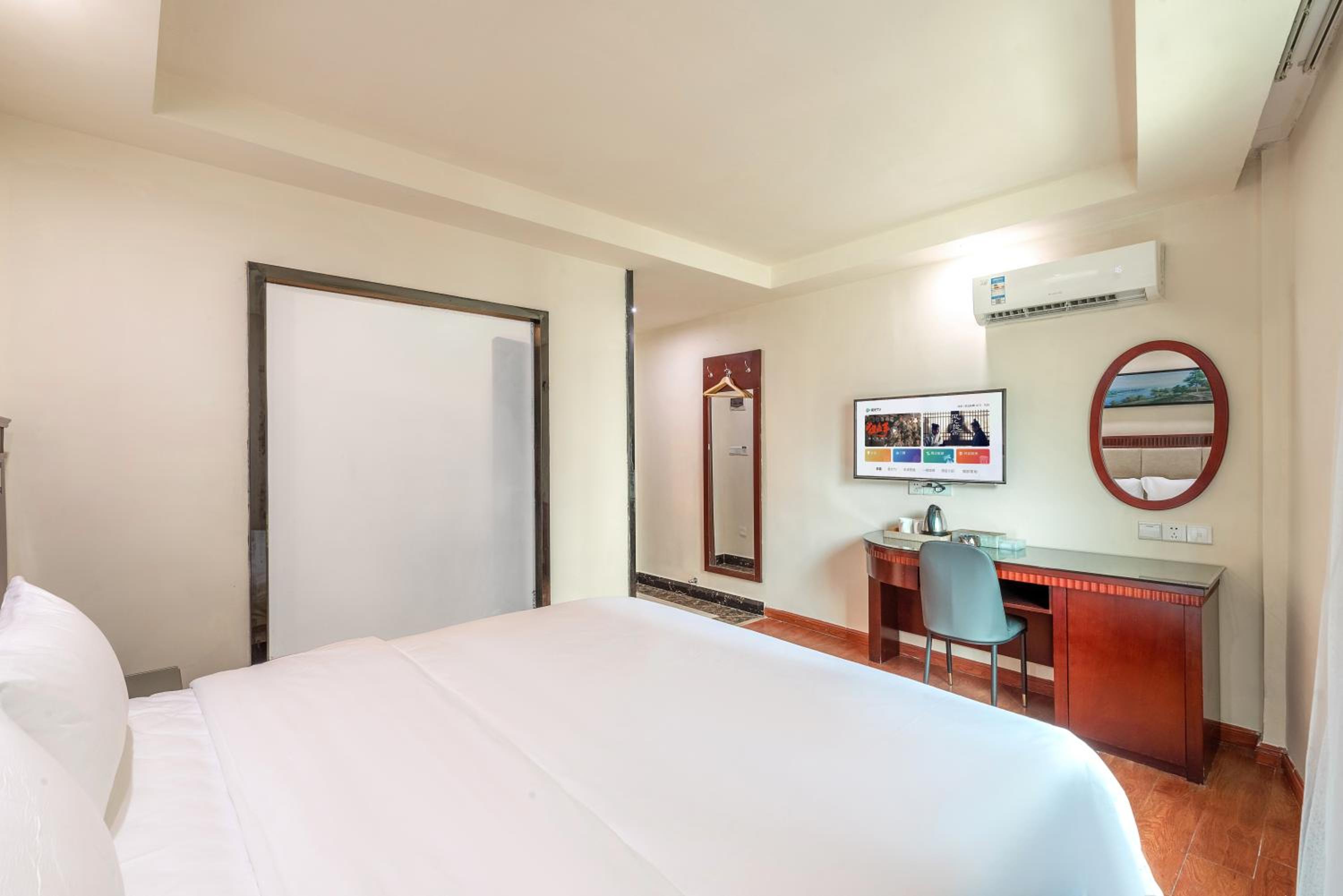 Large Double Room photo 1