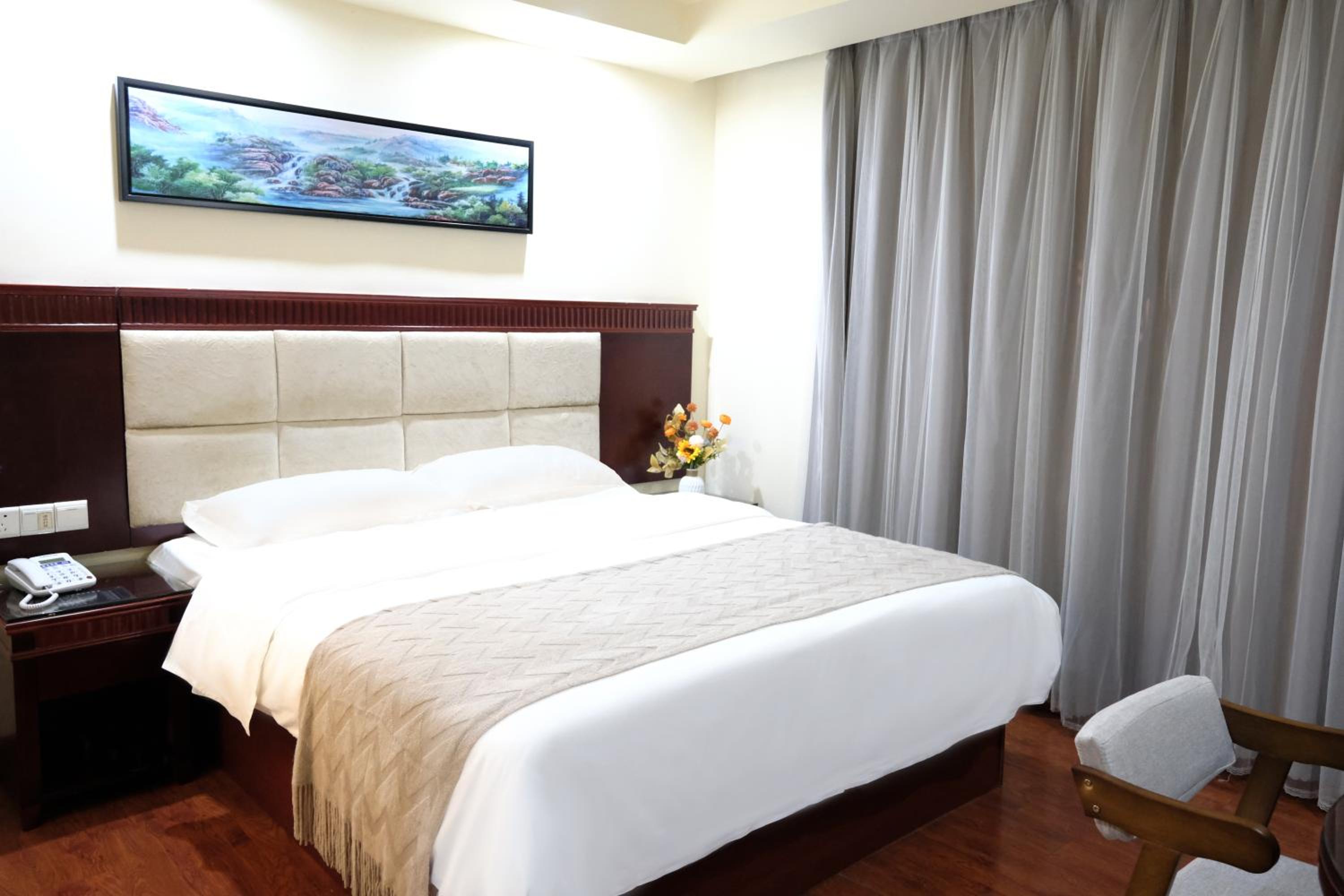 Large Double Room photo 2