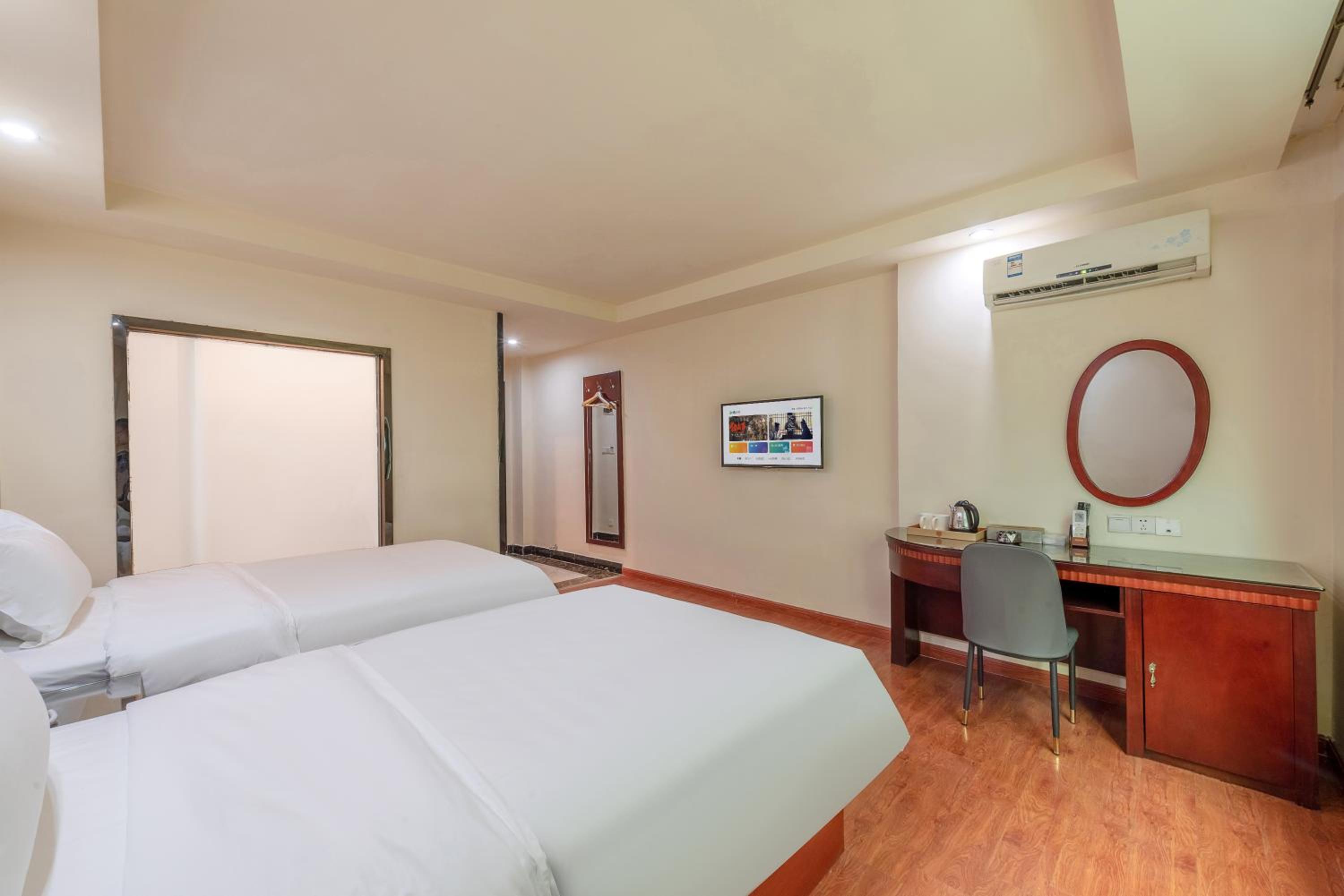 Large Twin Room photo 1