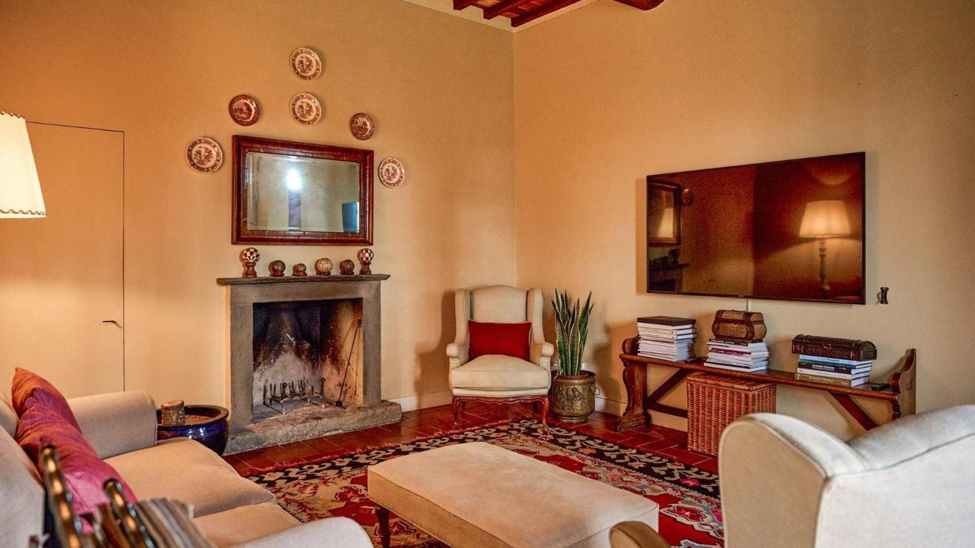 Six-Bedroom Villa  photo 3