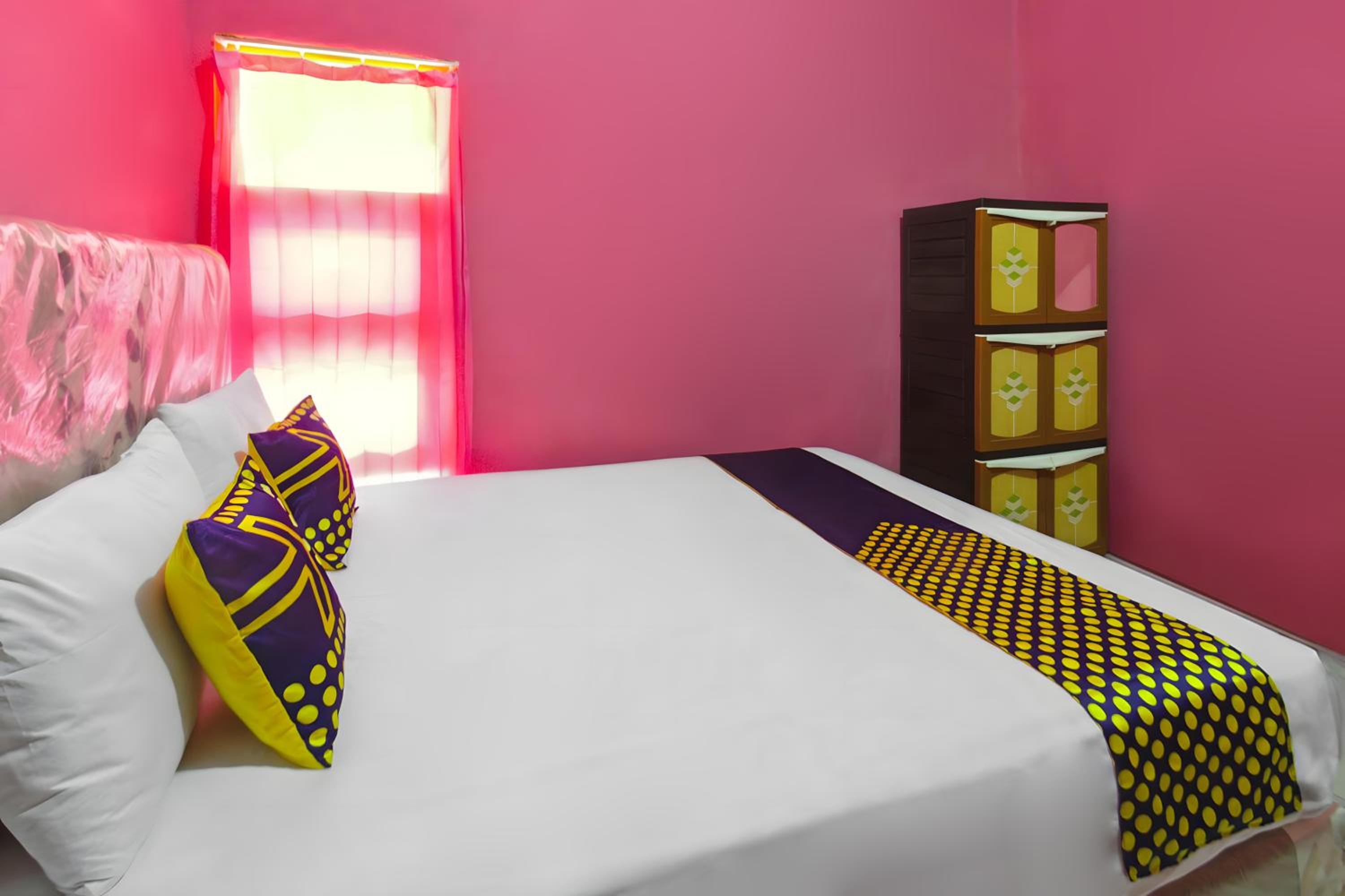 Standard Queen Room photo 1
