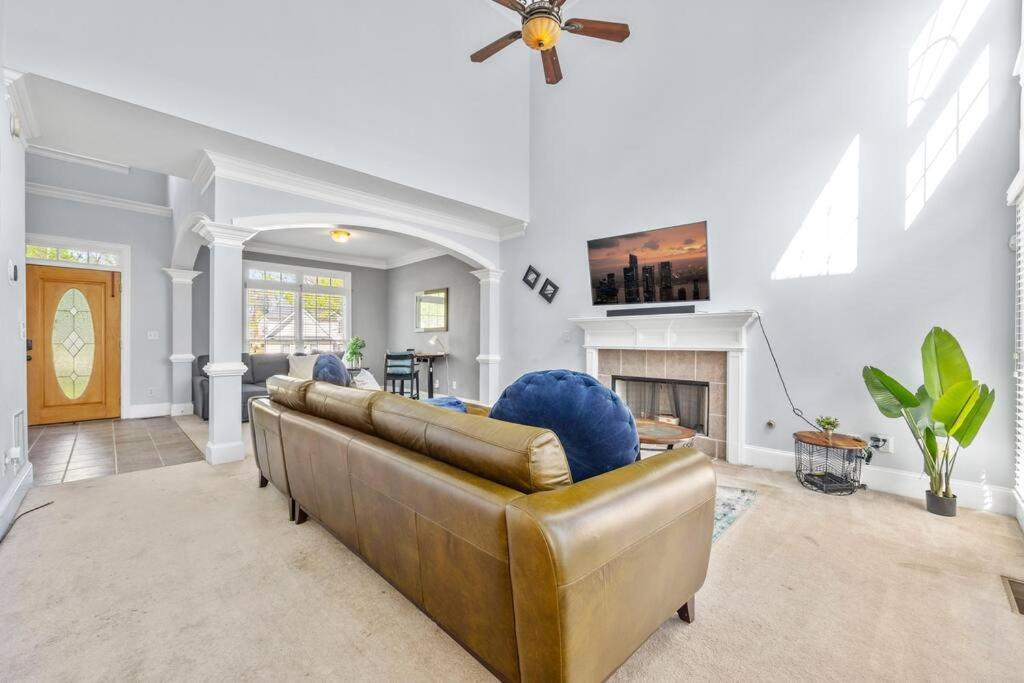 Three-Bedroom House photo 3