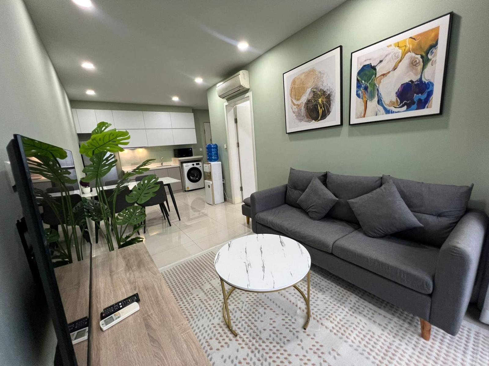 One-Bedroom Apartment photo 1
