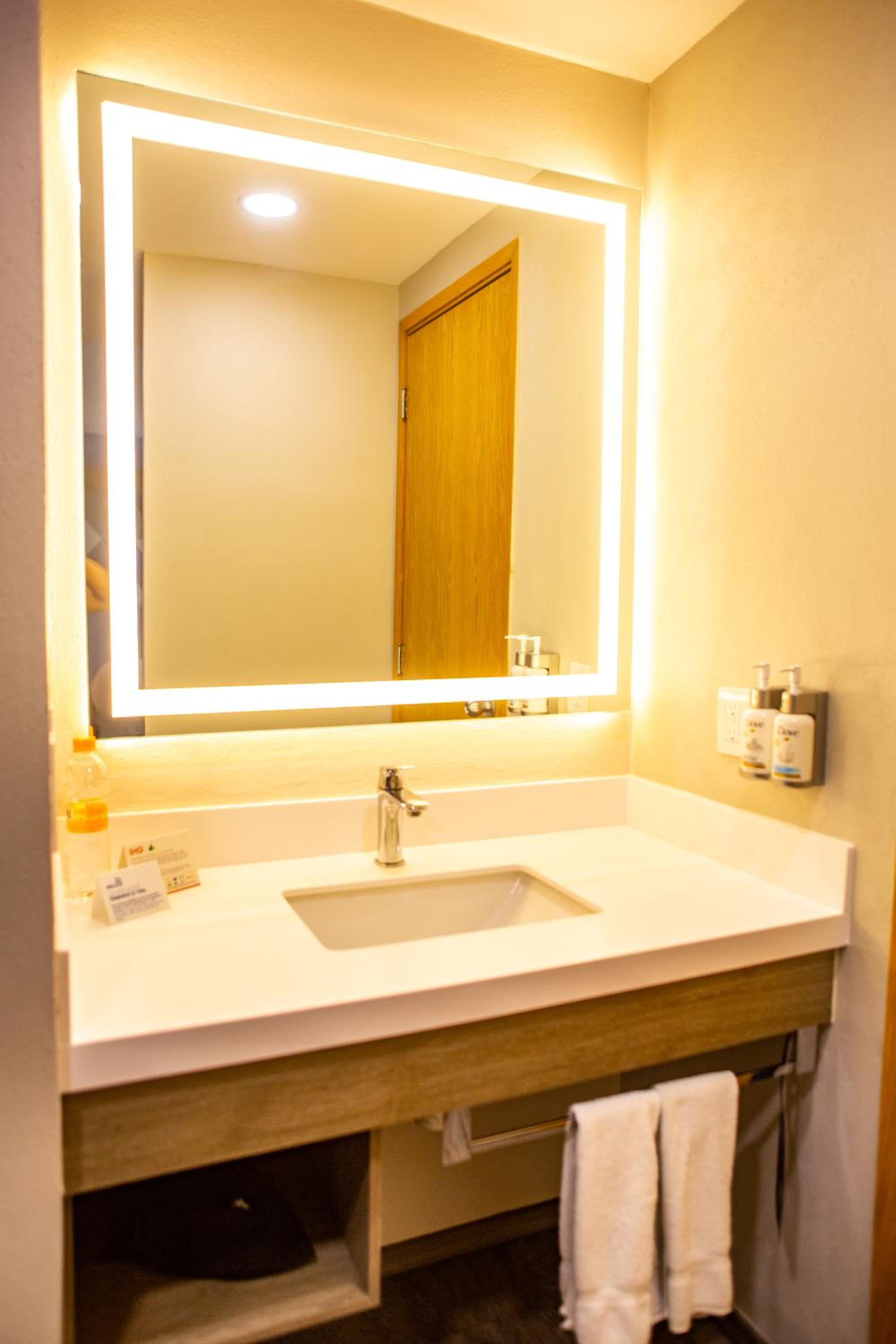 King Suite - Photo 2