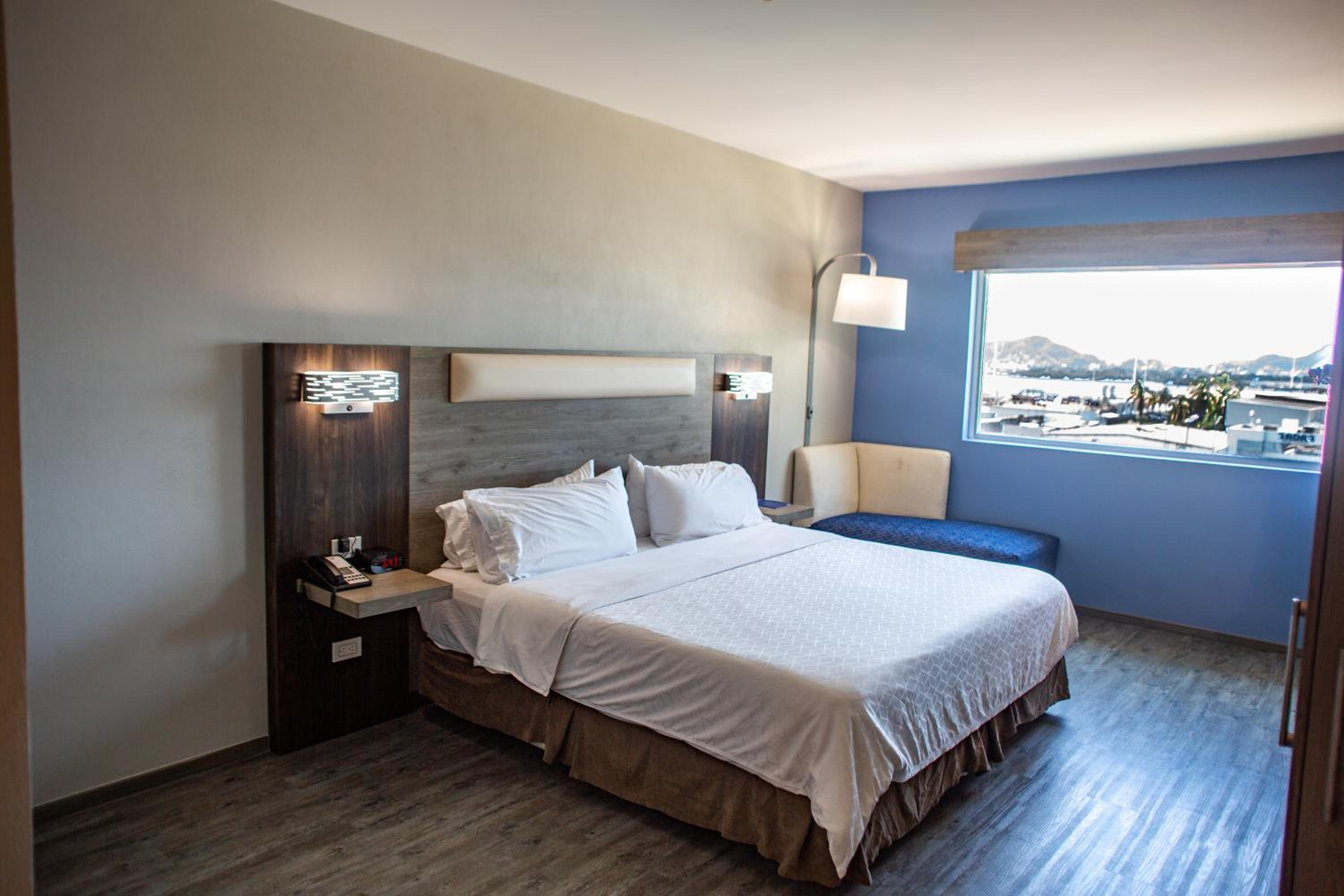 Standard King Room - Photo 4
