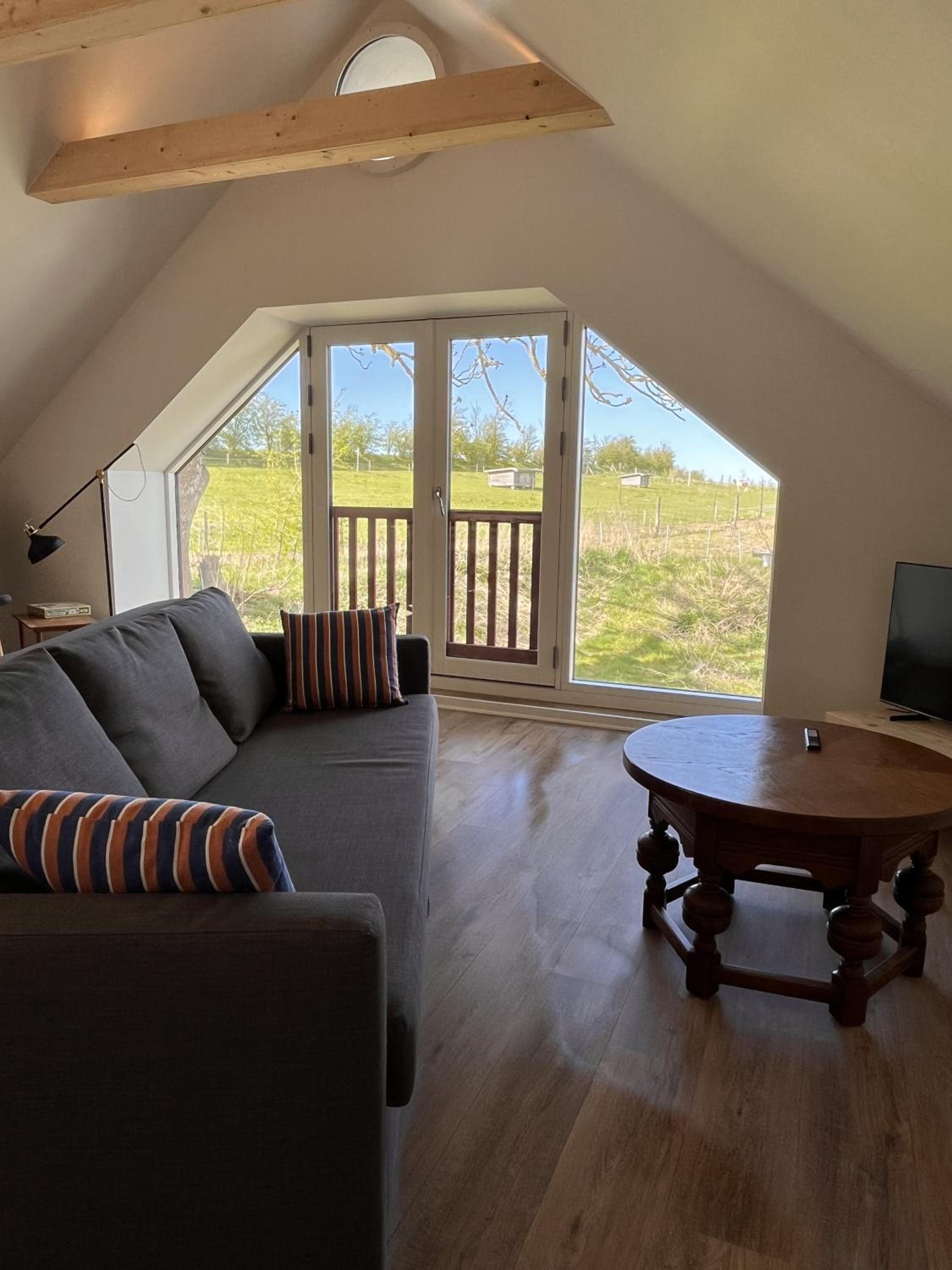 Family Two-Bedroom Apartment with View photo 2
