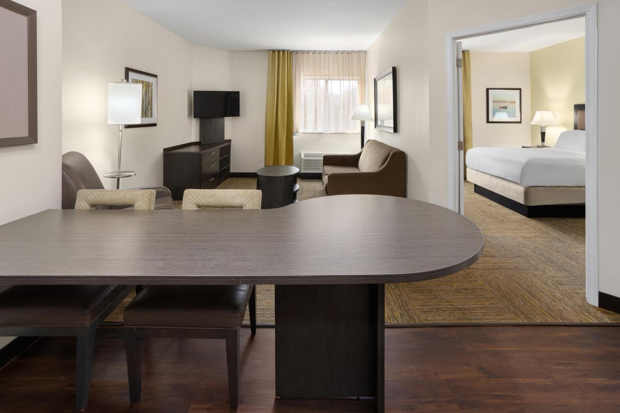 One-Bedroom Suite with Sofa Bed photo 2