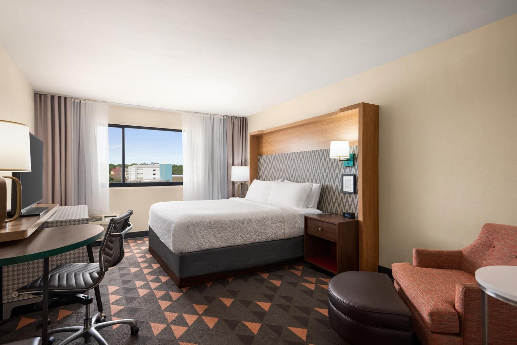 Standard King Room - Photo 10