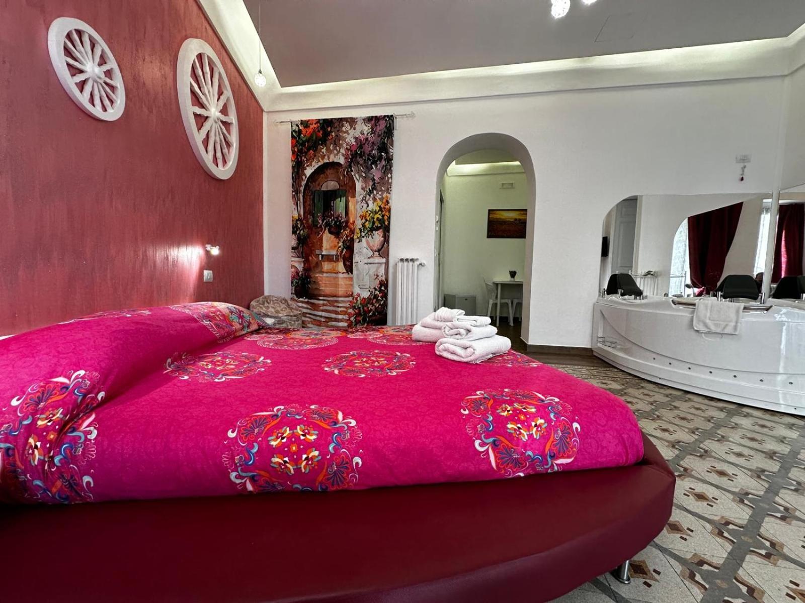 King Suite with Spa Bath - Photo 12