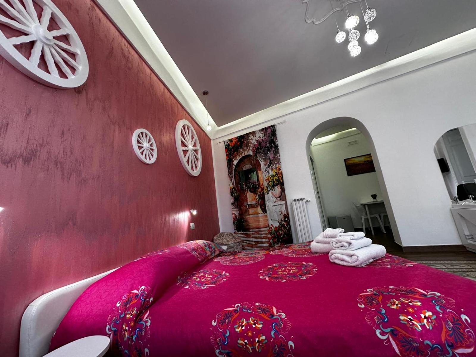 King Suite with Spa Bath - Photo 11
