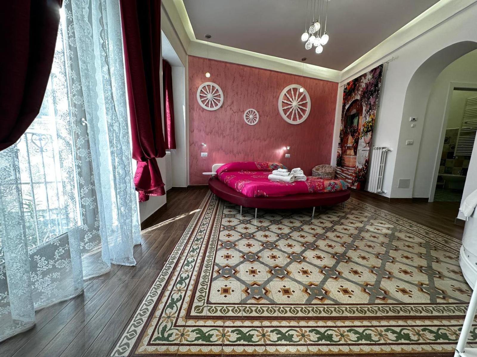 King Suite with Spa Bath - Photo 8