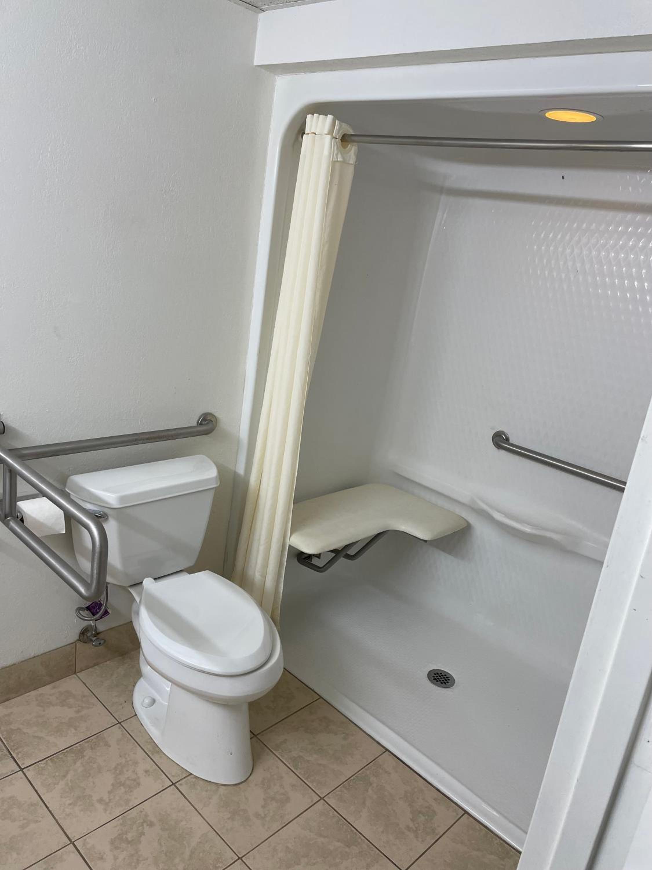 King Room with Roll-in Shower - Mobility Access/Non-Smoking photo 3