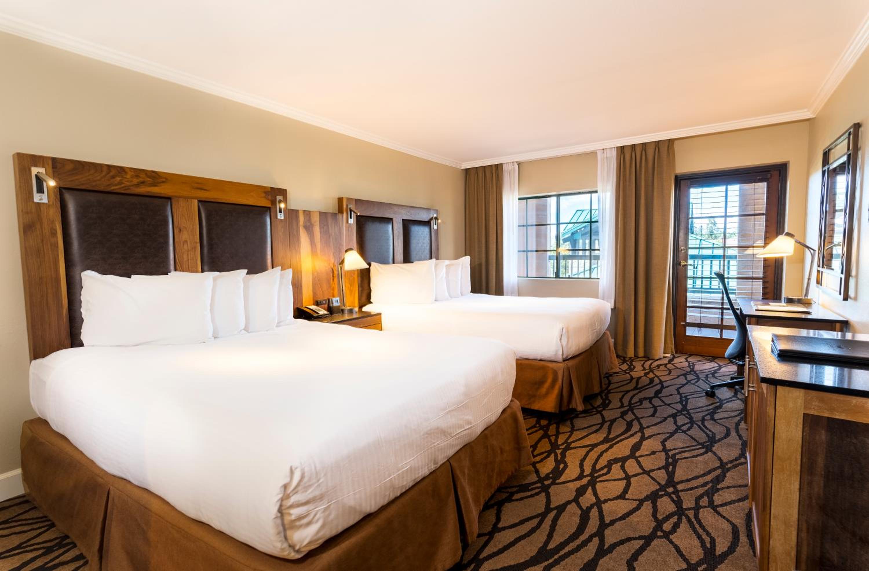 Deluxe Queen Room with Two Queen Beds - Photo 4
