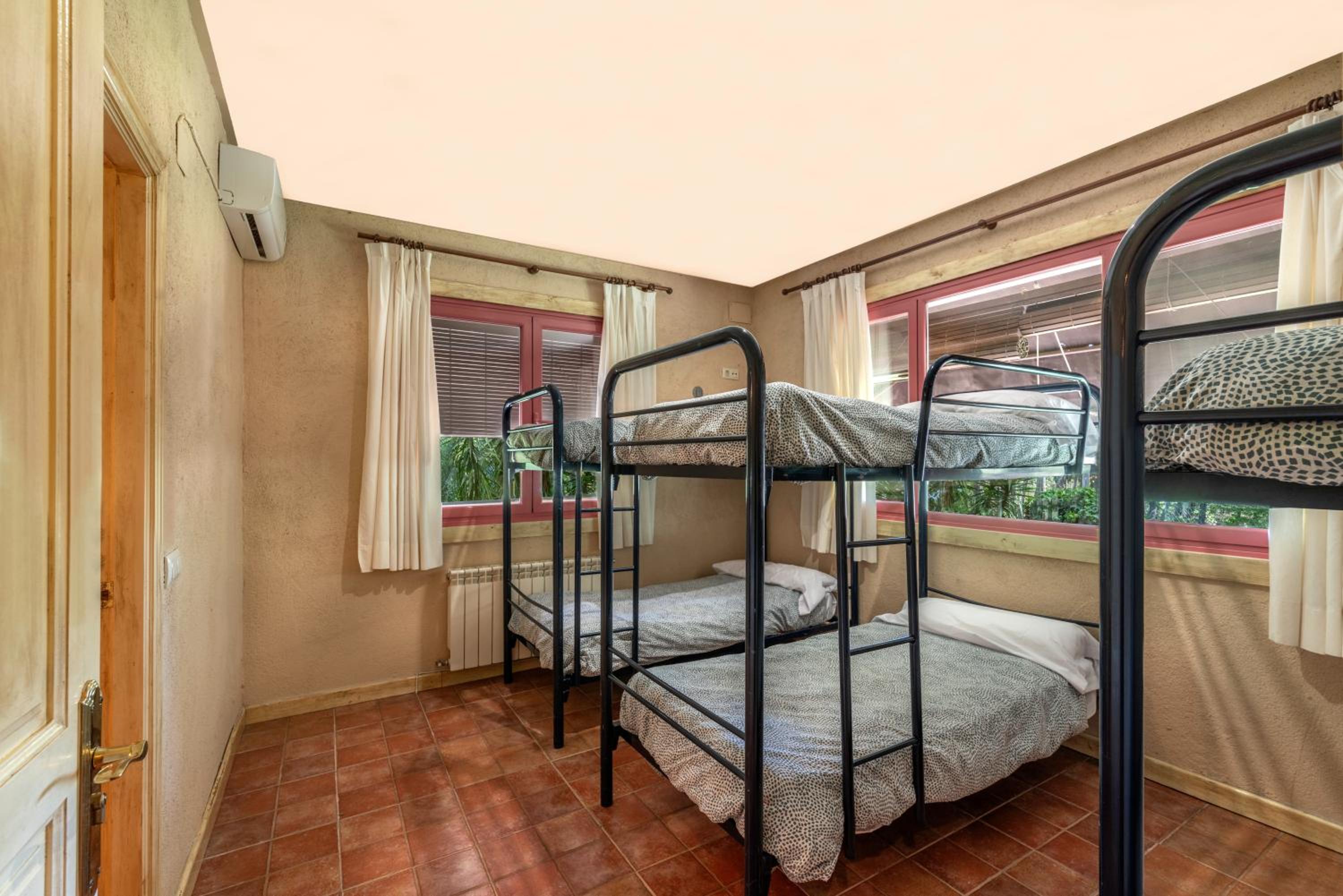 Habitación familiar con baño privado (6 camas)