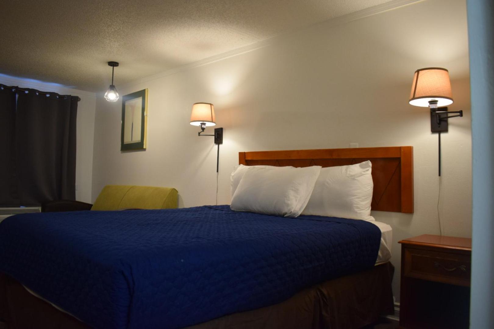 King Bed Non-Smoking - Photo 1