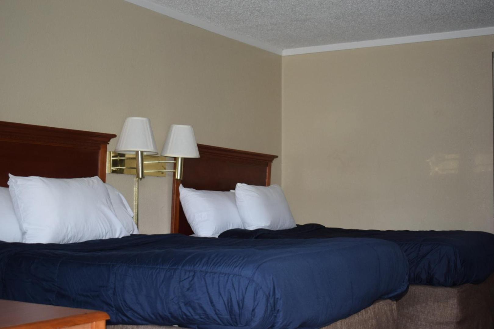 Two Queen Beds Non-Smoking - Photo 3