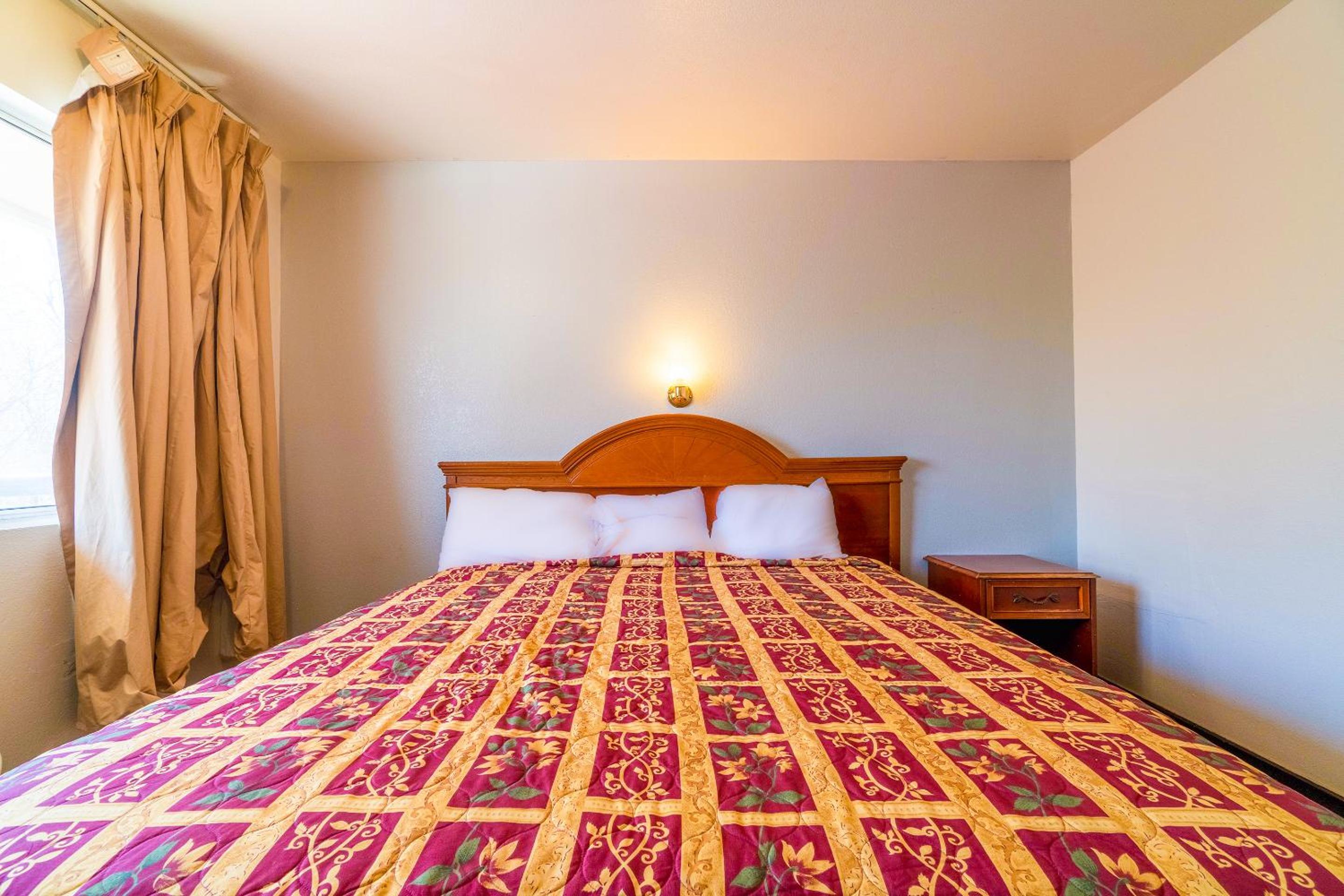 King Bed - Photo 2