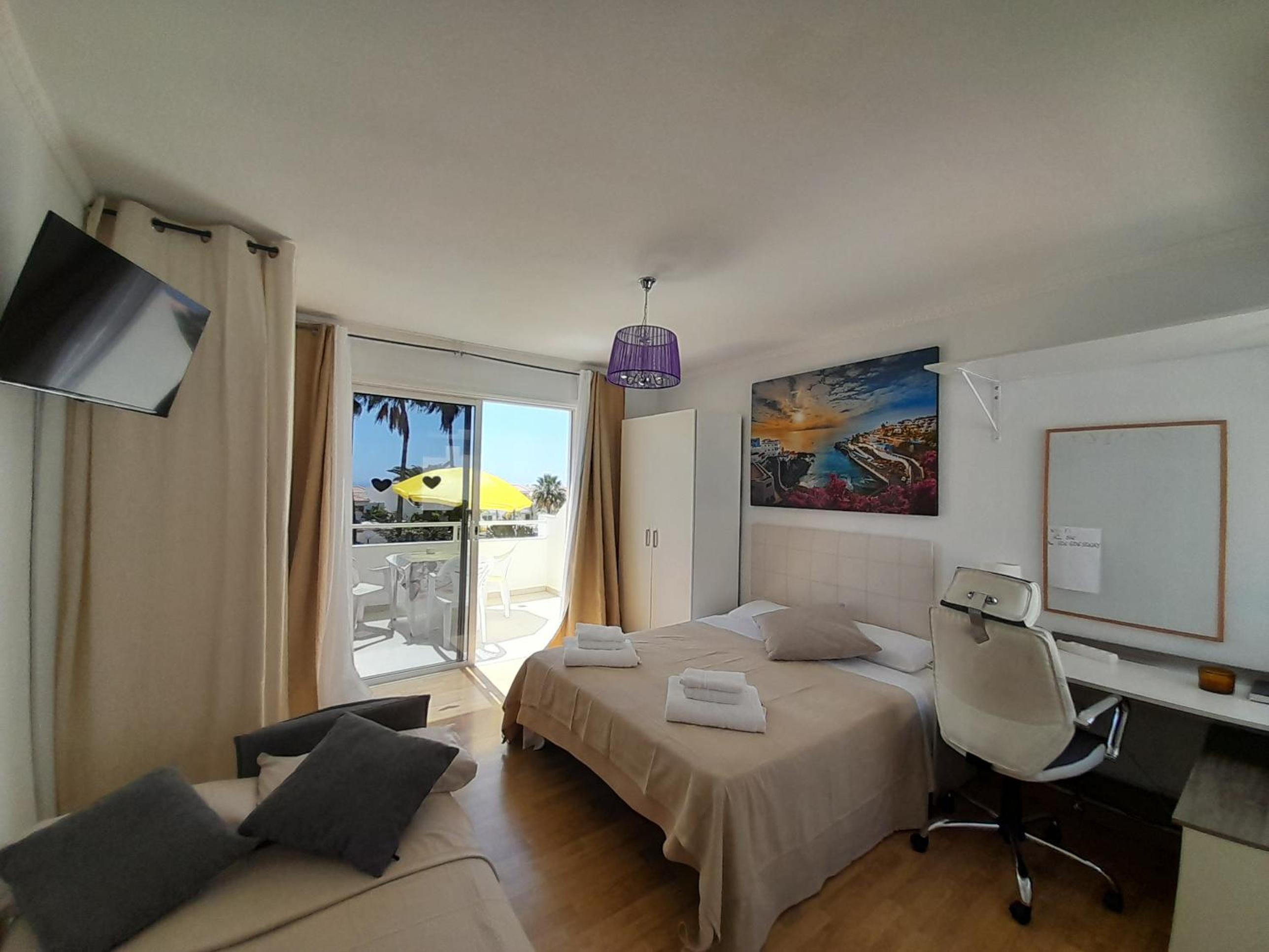 Estudio con vista al mar
