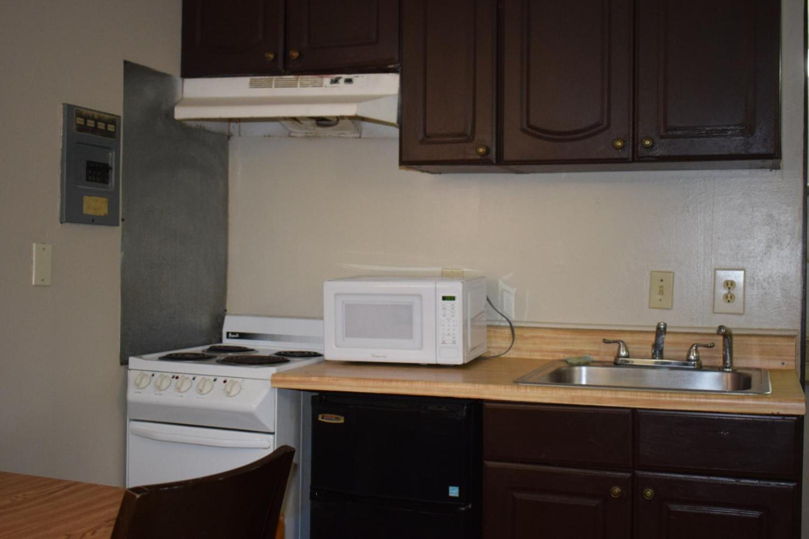 Queen Kitchenette Non-Smoking - Photo 6