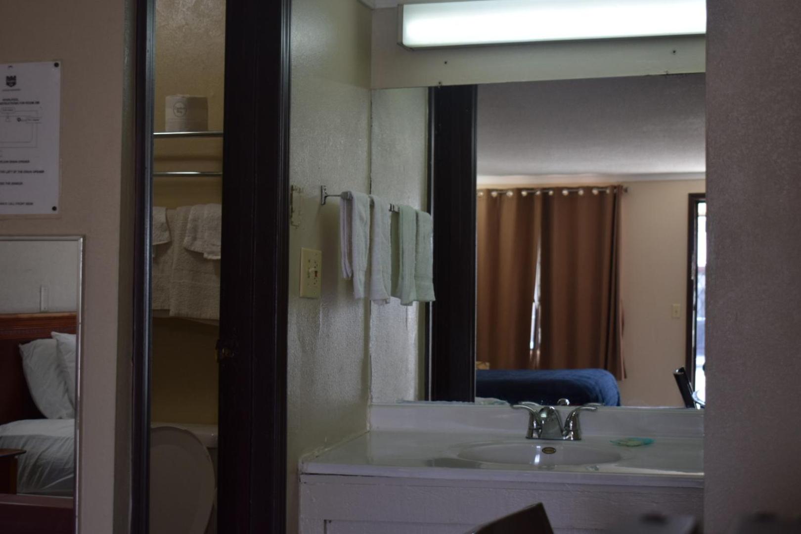 Queen Kitchenette Non-Smoking - Photo 5