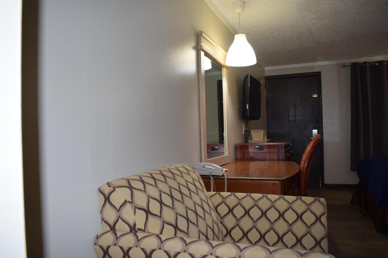 Studio King Bed Kitchenette Non Smoking - Photo 1