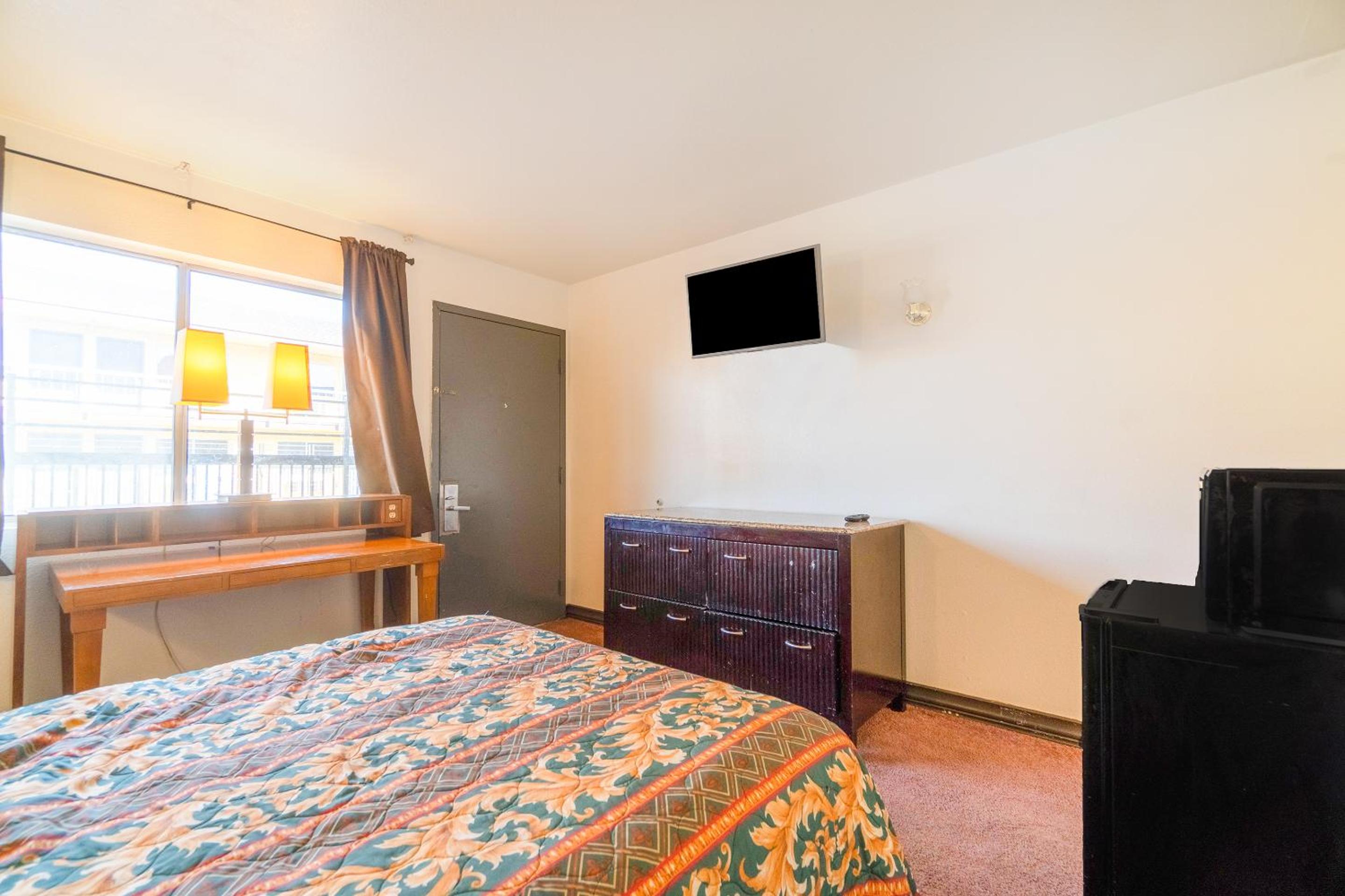 1 King Bed & 1 Full Bed - Photo 3
