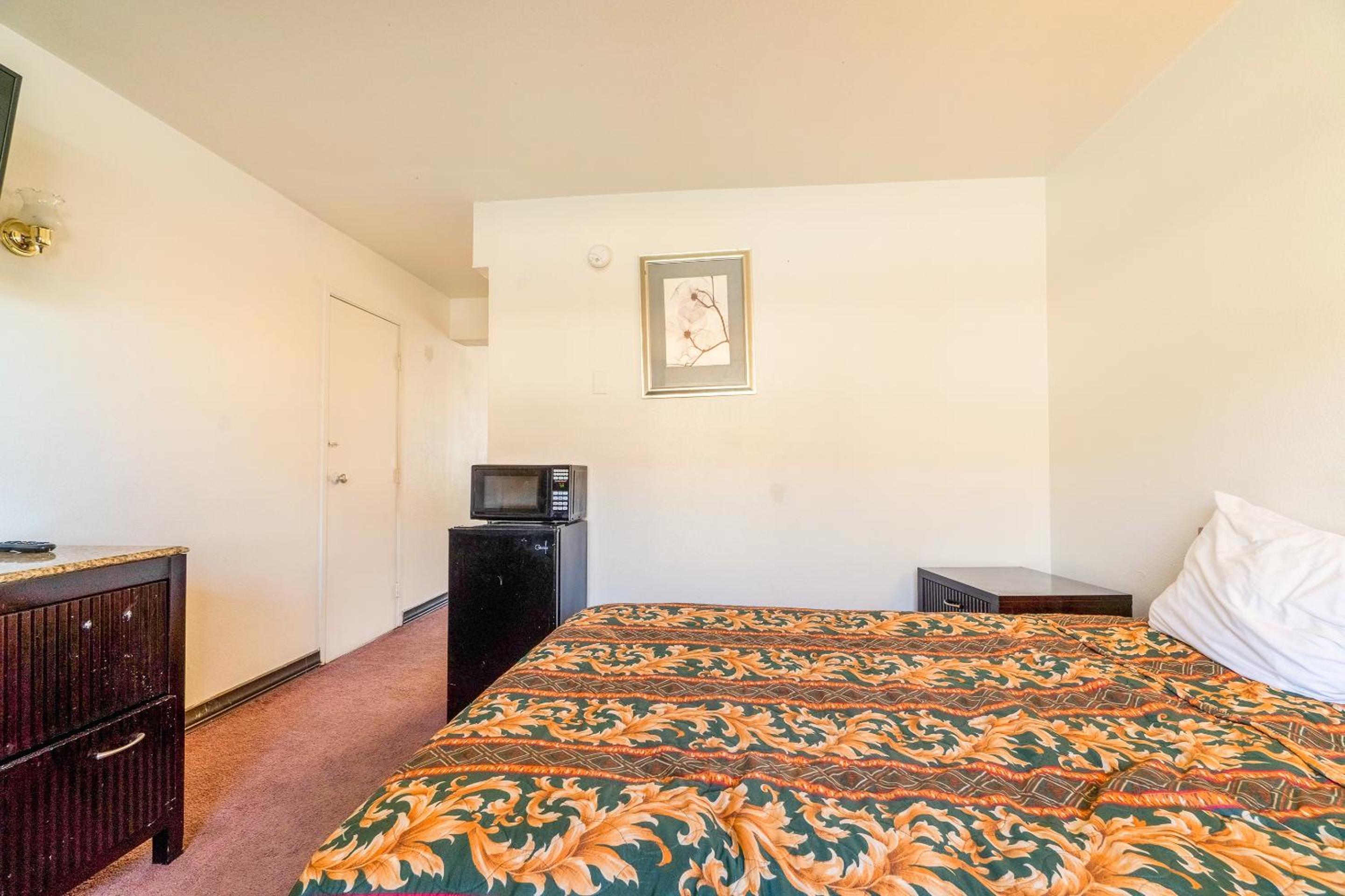 1 King Bed & 1 Full Bed - Photo 10