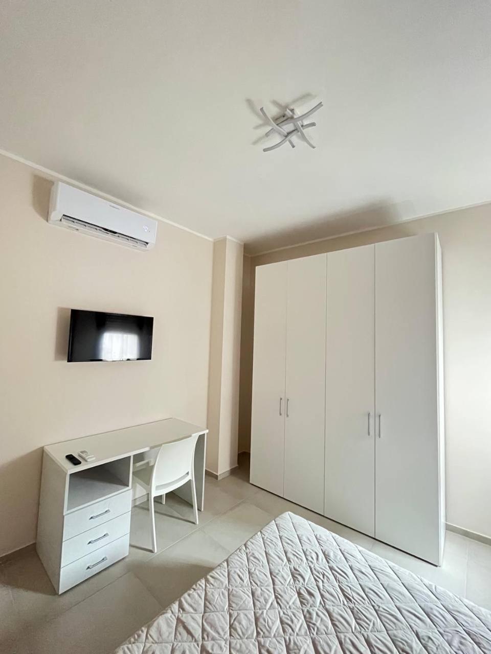 One-Bedroom Apartment photo 3