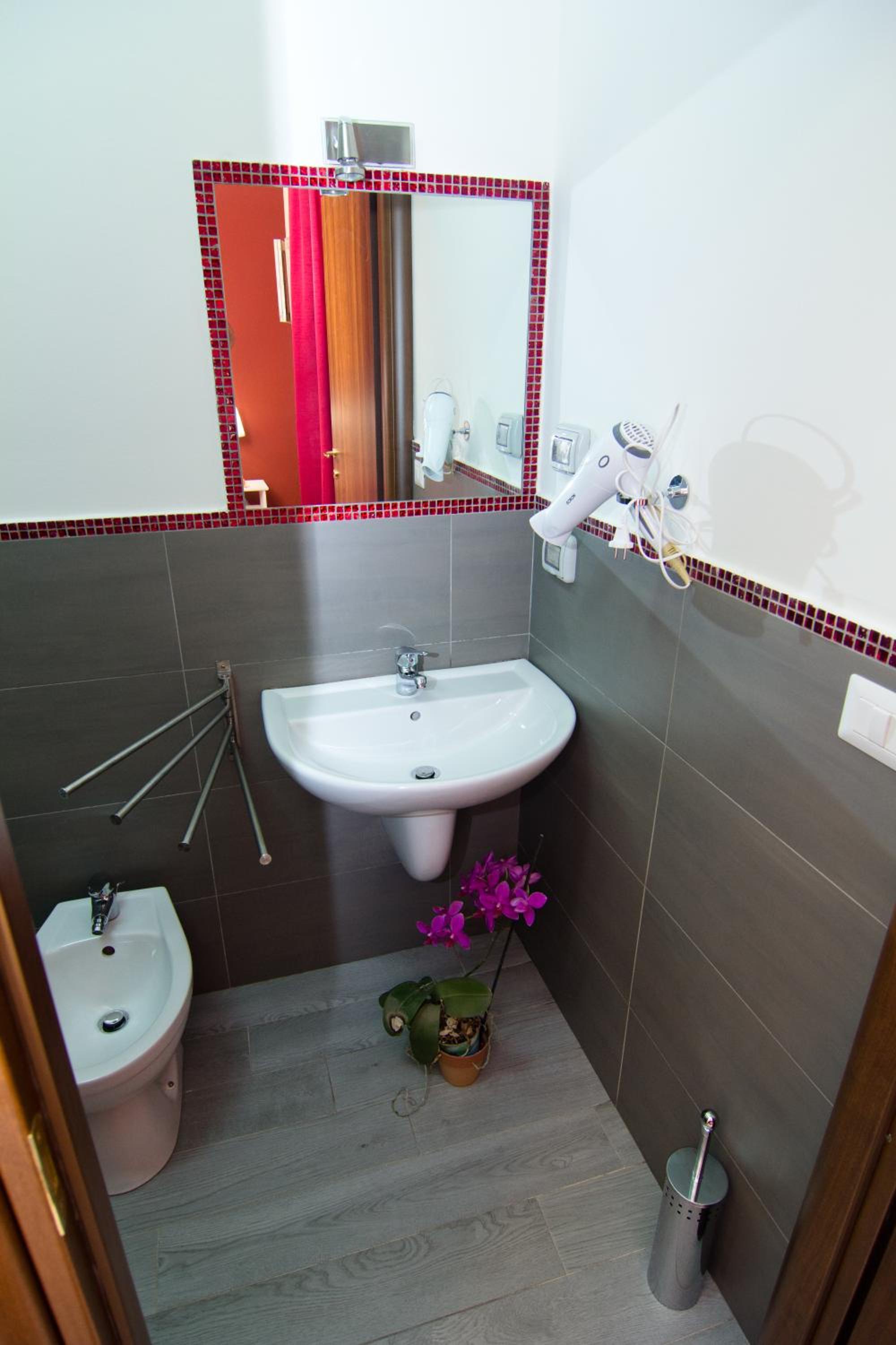 Double or Twin Room - Photo 7