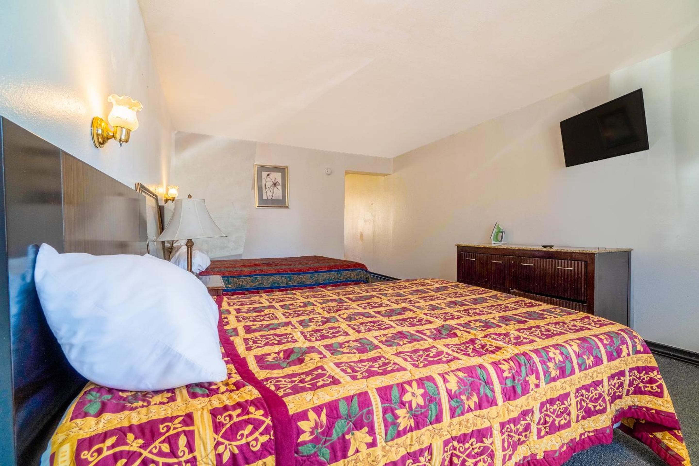 1 King Bed & 2 Full Bed - Photo 9