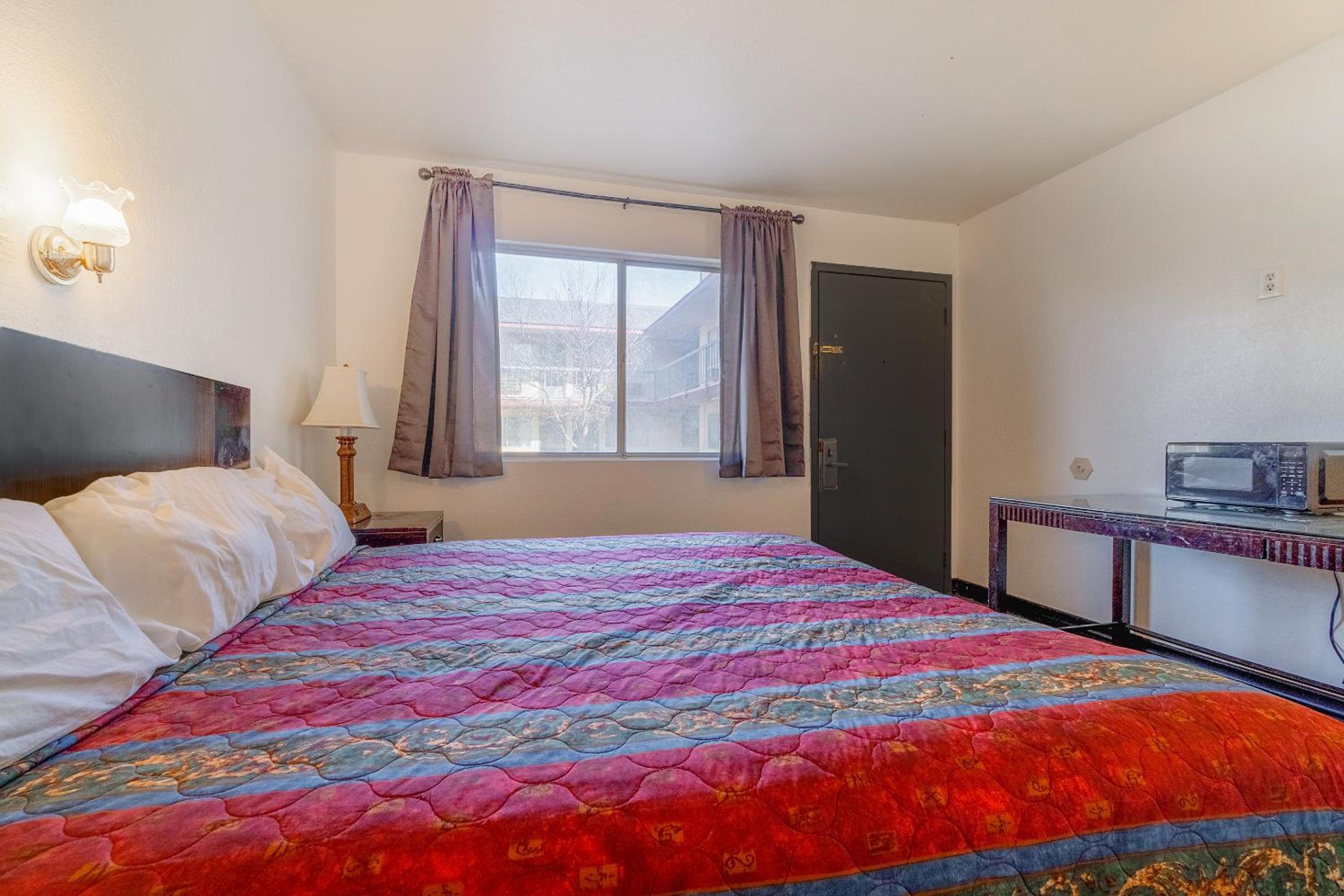 1 King Bed & 2 Full Bed - Photo 8
