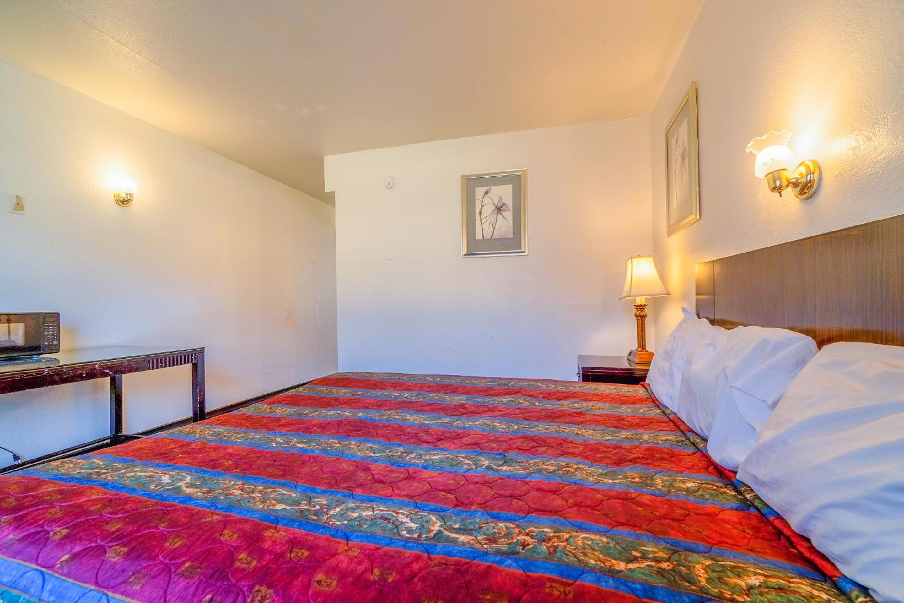 1 King Bed & 2 Full Bed - Photo 12