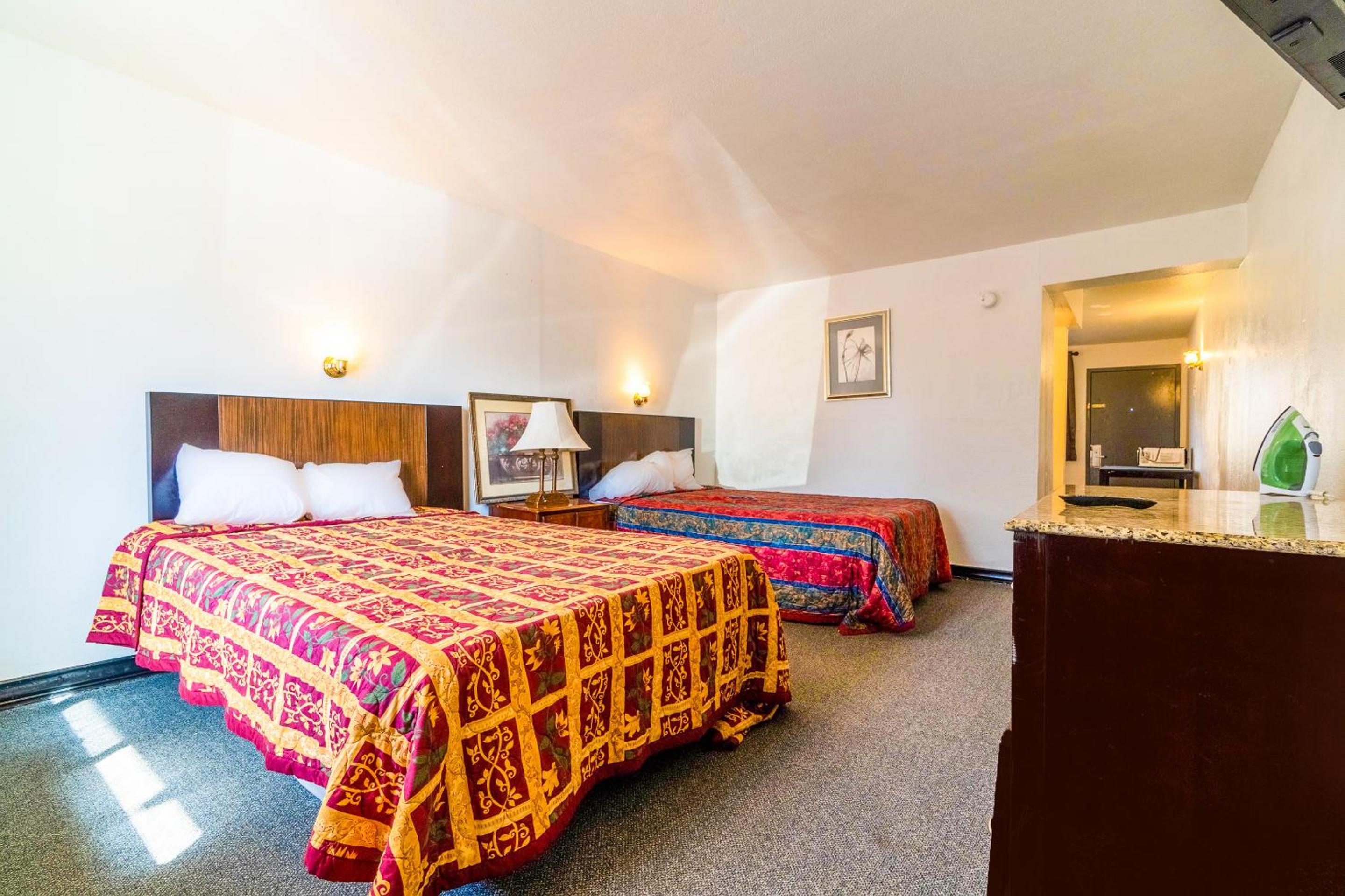 1 King Bed & 2 Full Bed - Photo 11