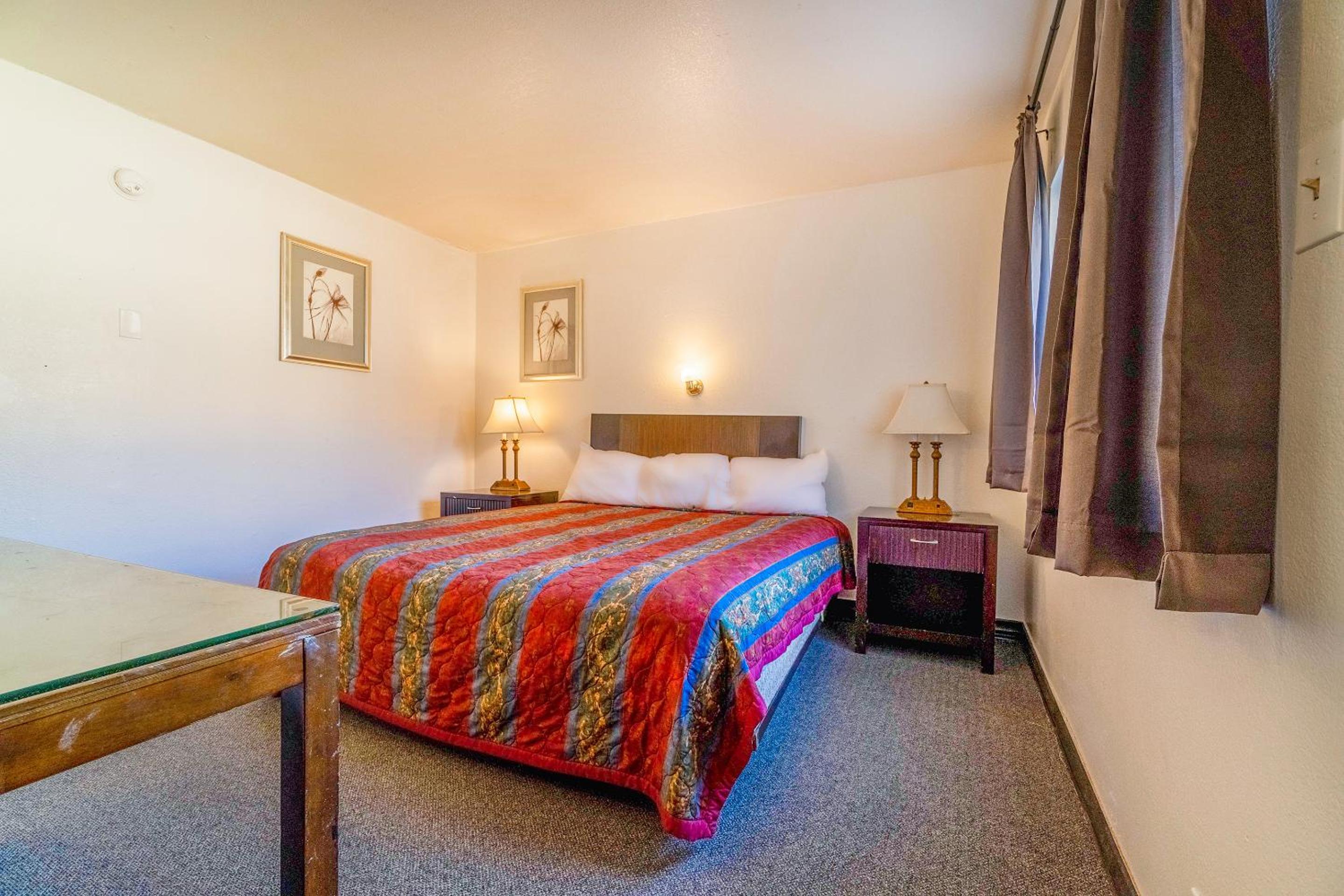 1 King Bed & 2 Full Bed - Photo 14