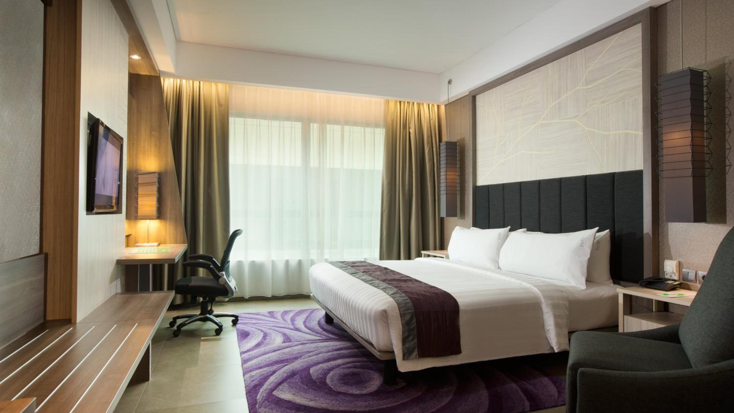 Premium King Room - Photo 2