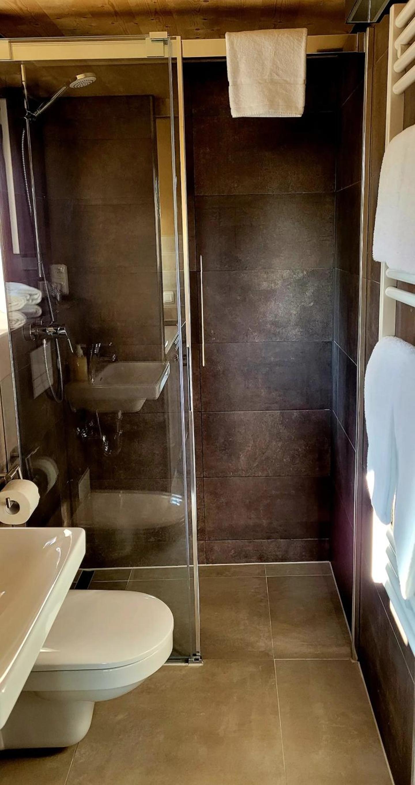 Two-Bedroom House - Photo 31