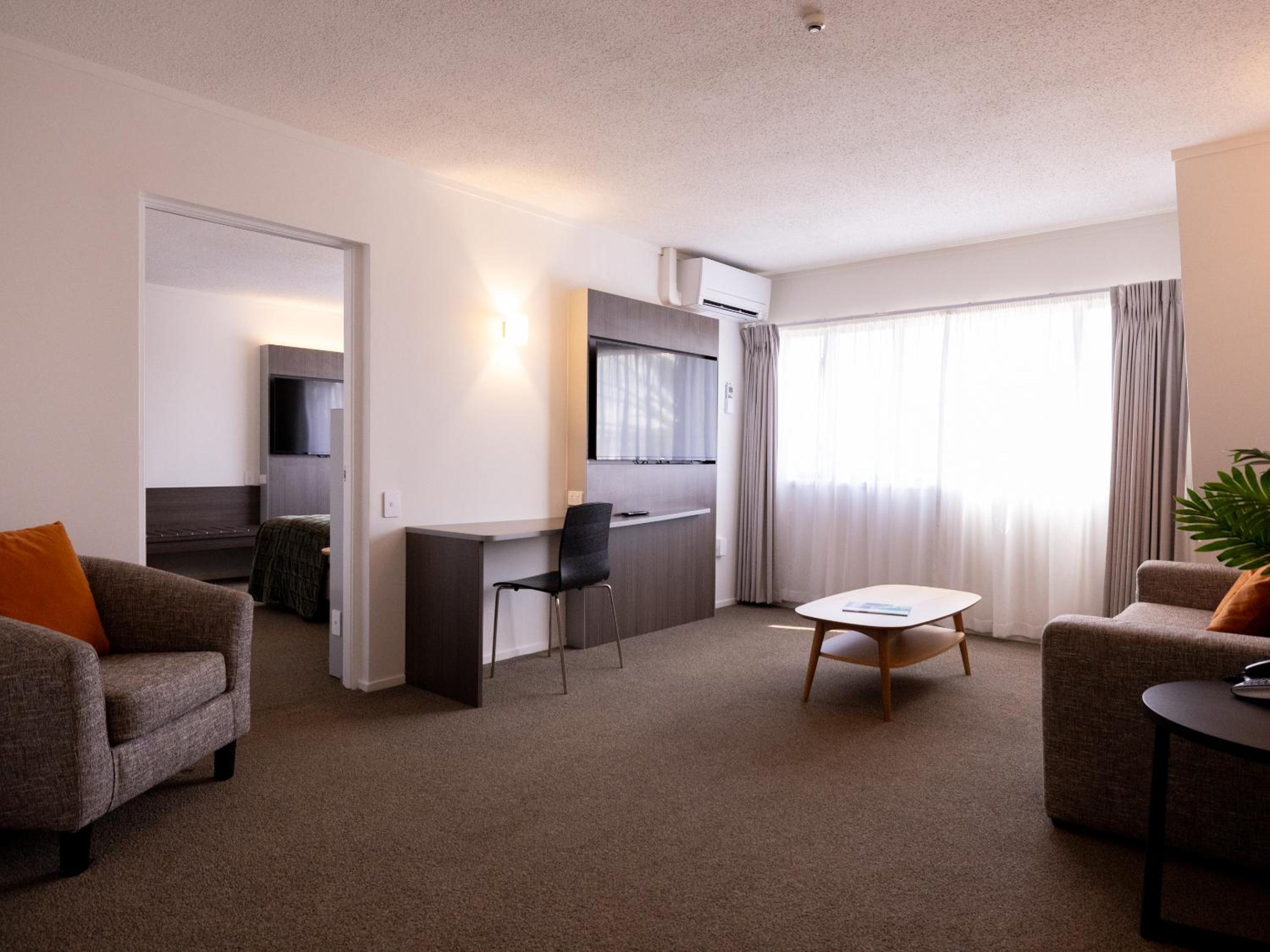One Bedroom King Suite with Lounge