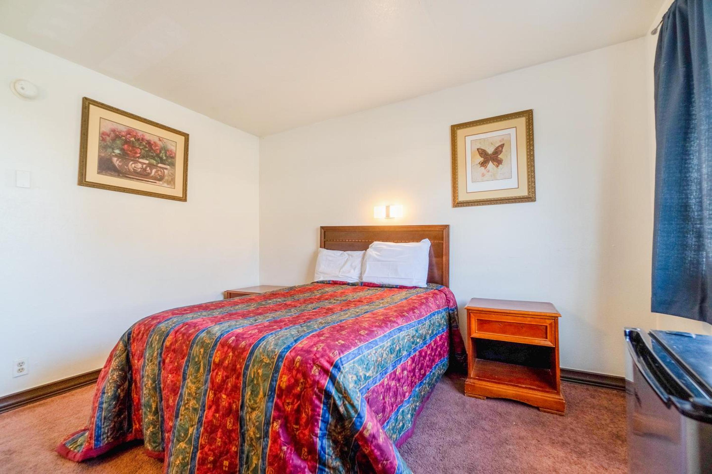 1 King Bed & 1 Queen Bed - Photo 5