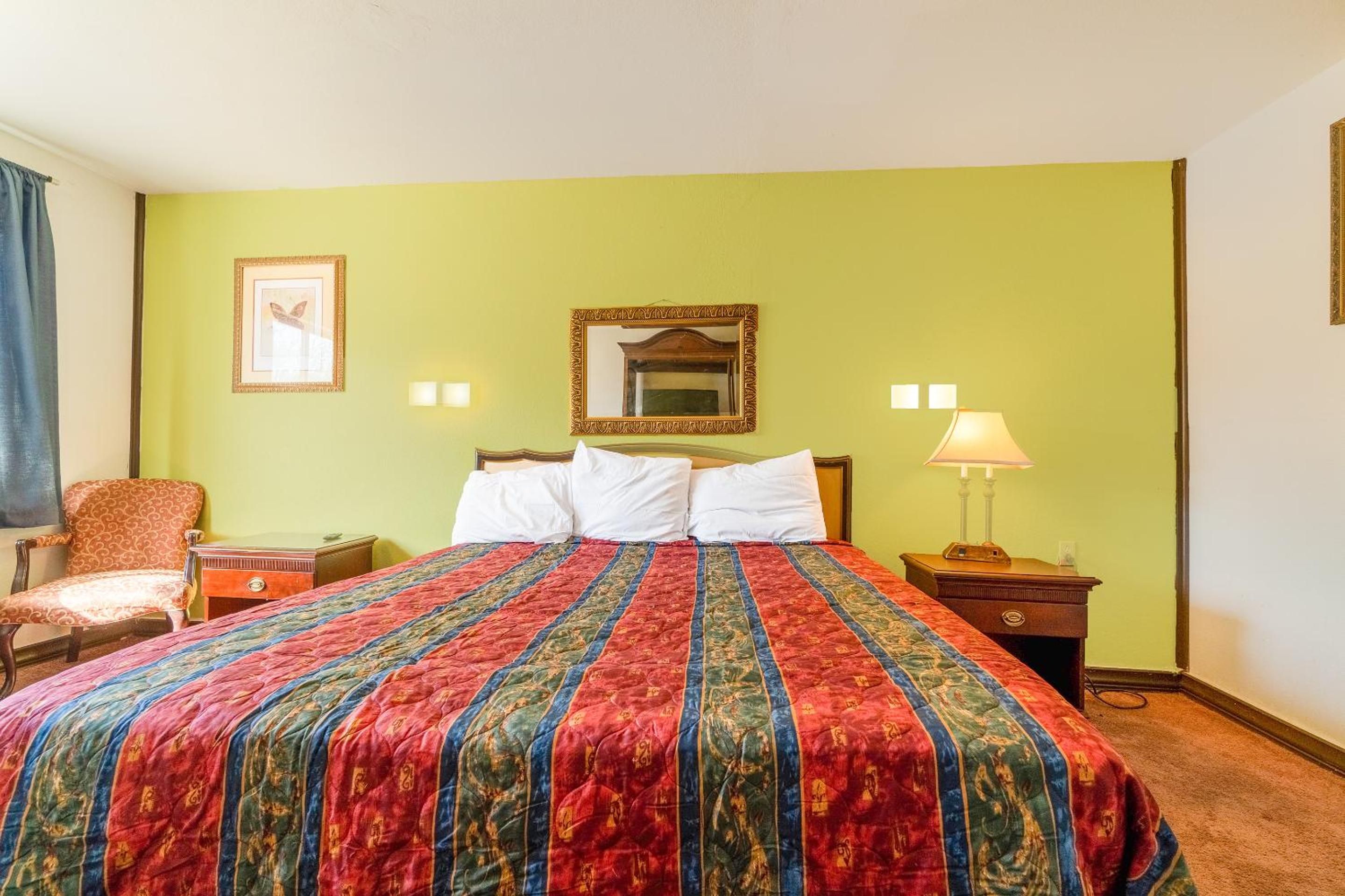 1 King Bed & 1 Queen Bed - Photo 2