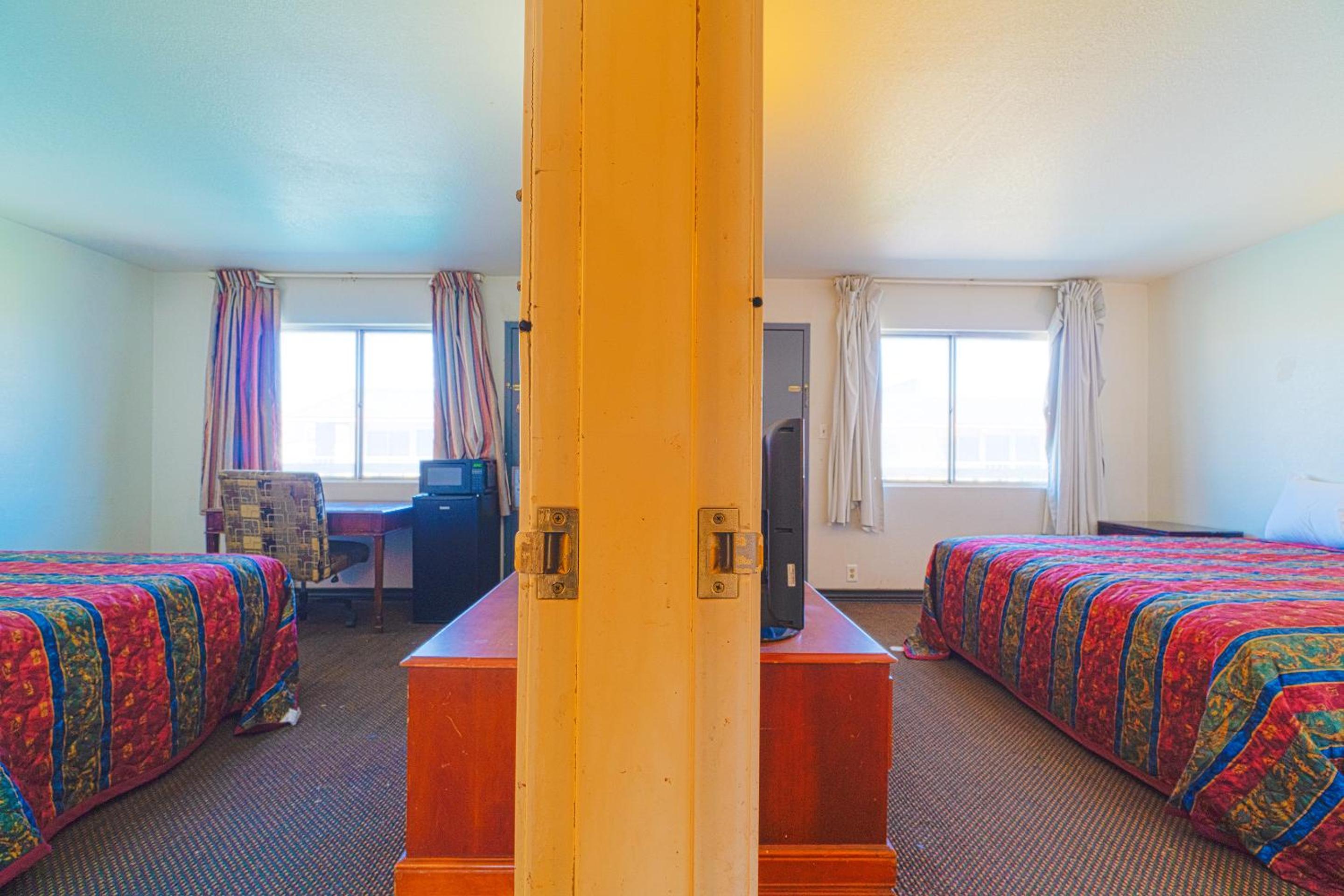 4 Full Beds - Photo 4