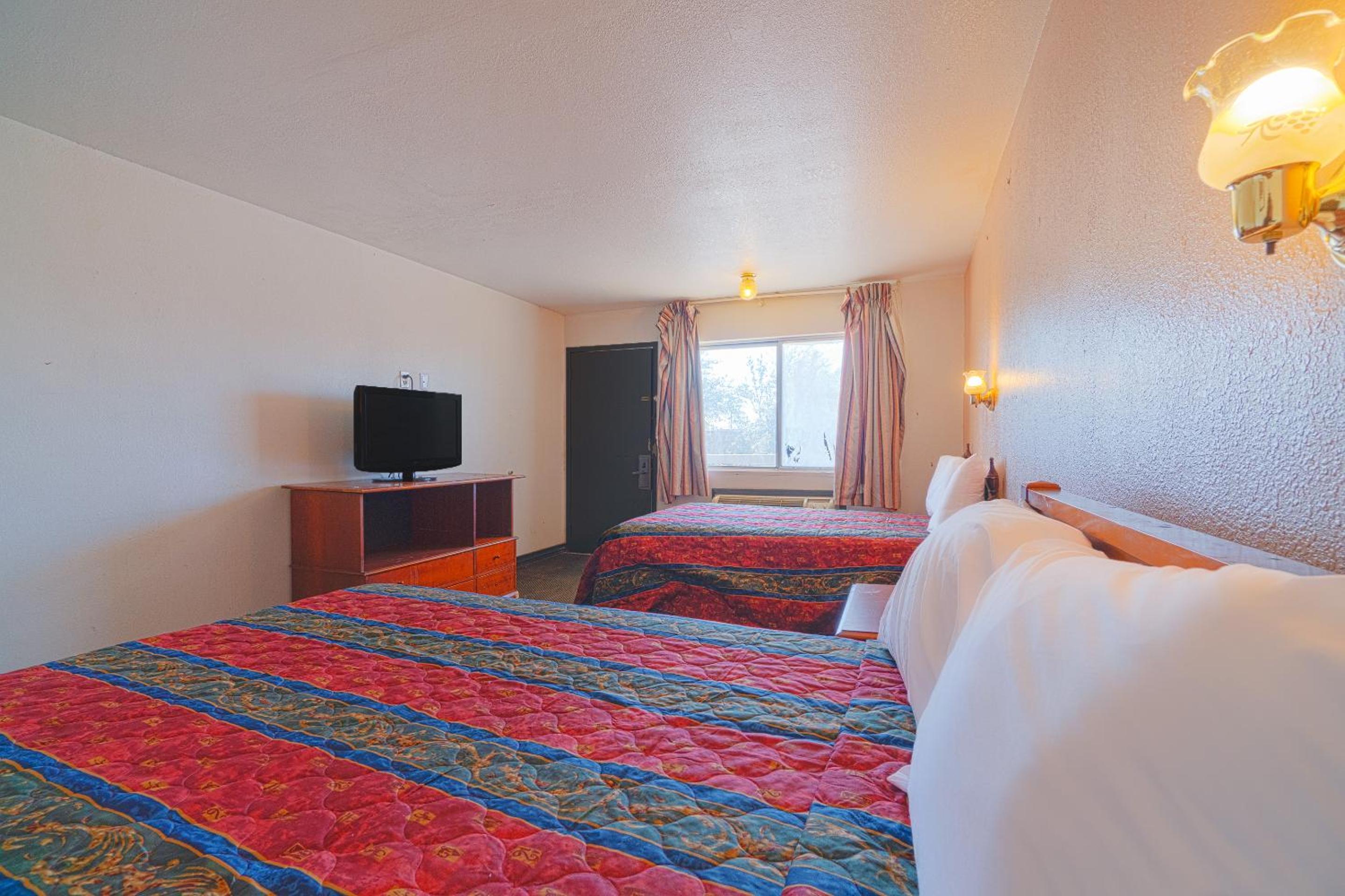 4 Full Beds - Photo 7