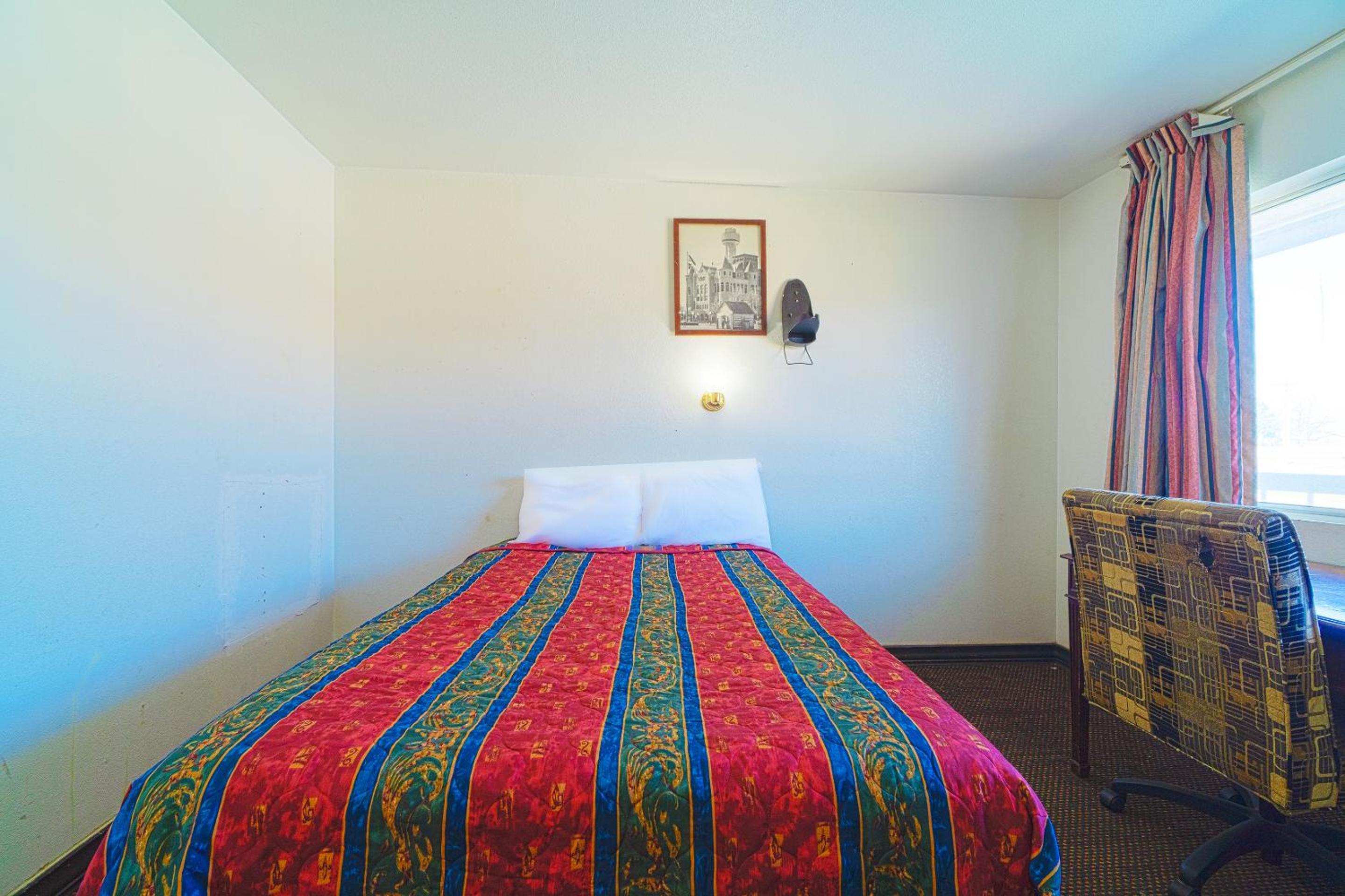 4 Full Beds - Photo 3