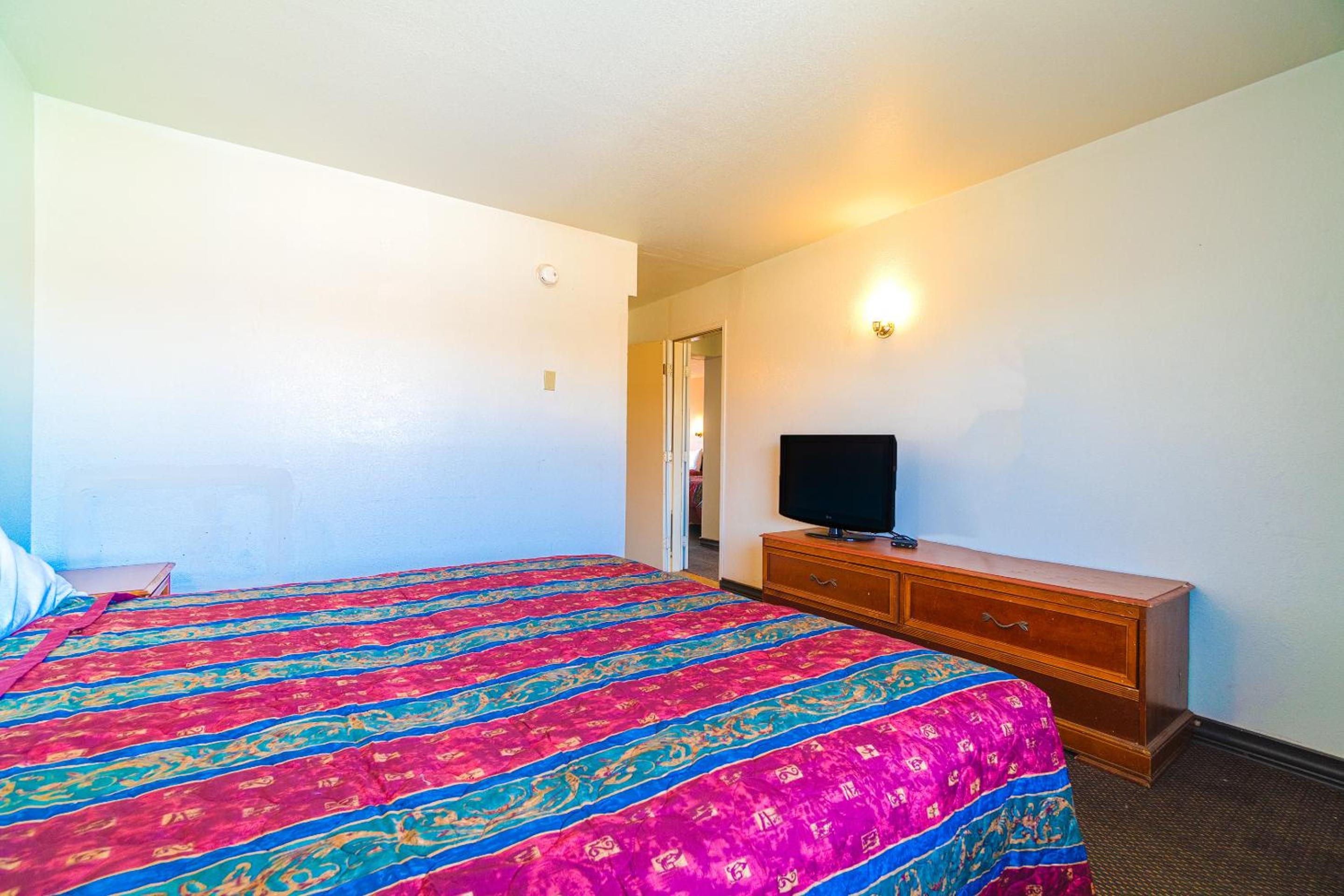4 Full Beds - Photo 6