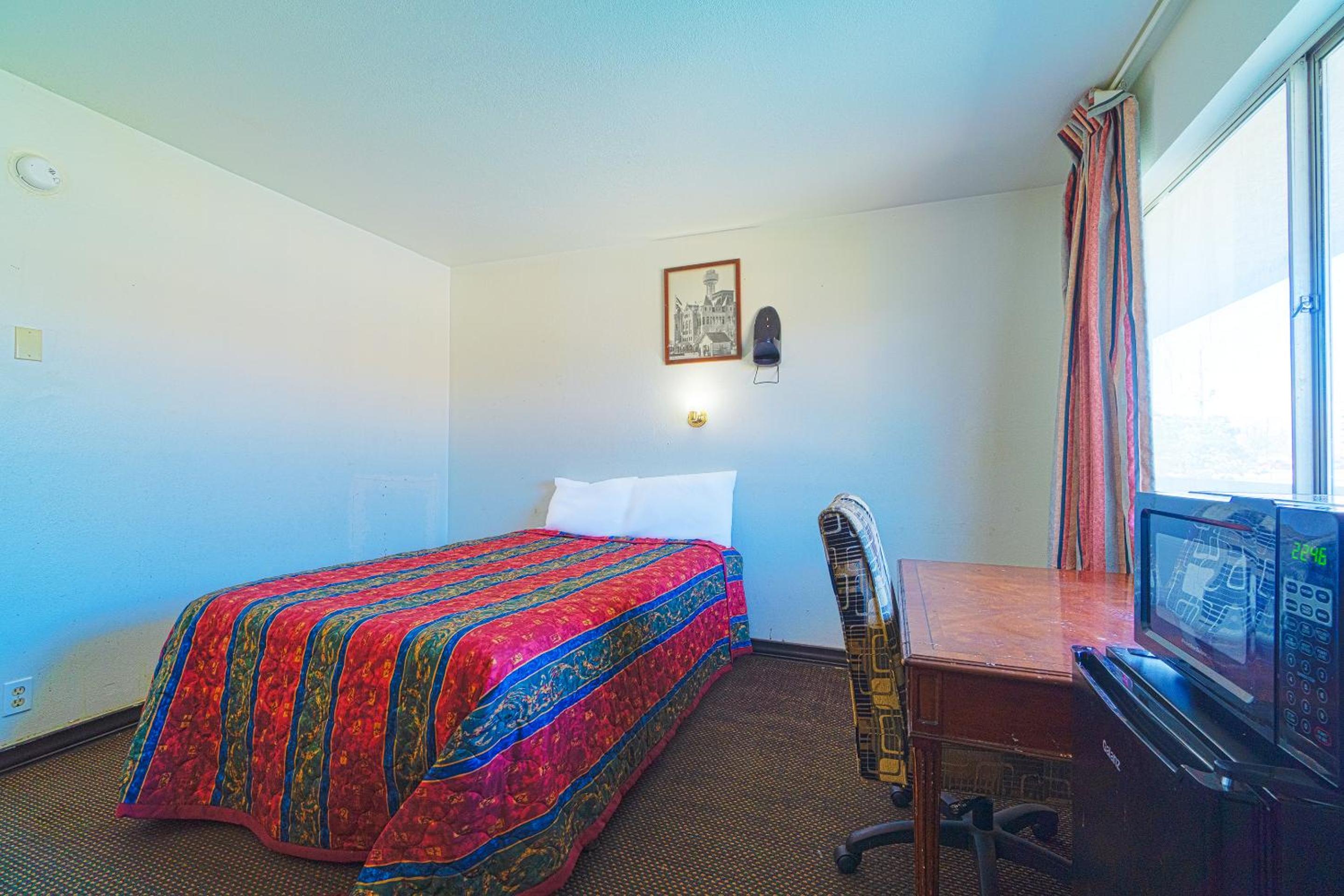 4 Full Beds - Photo 10